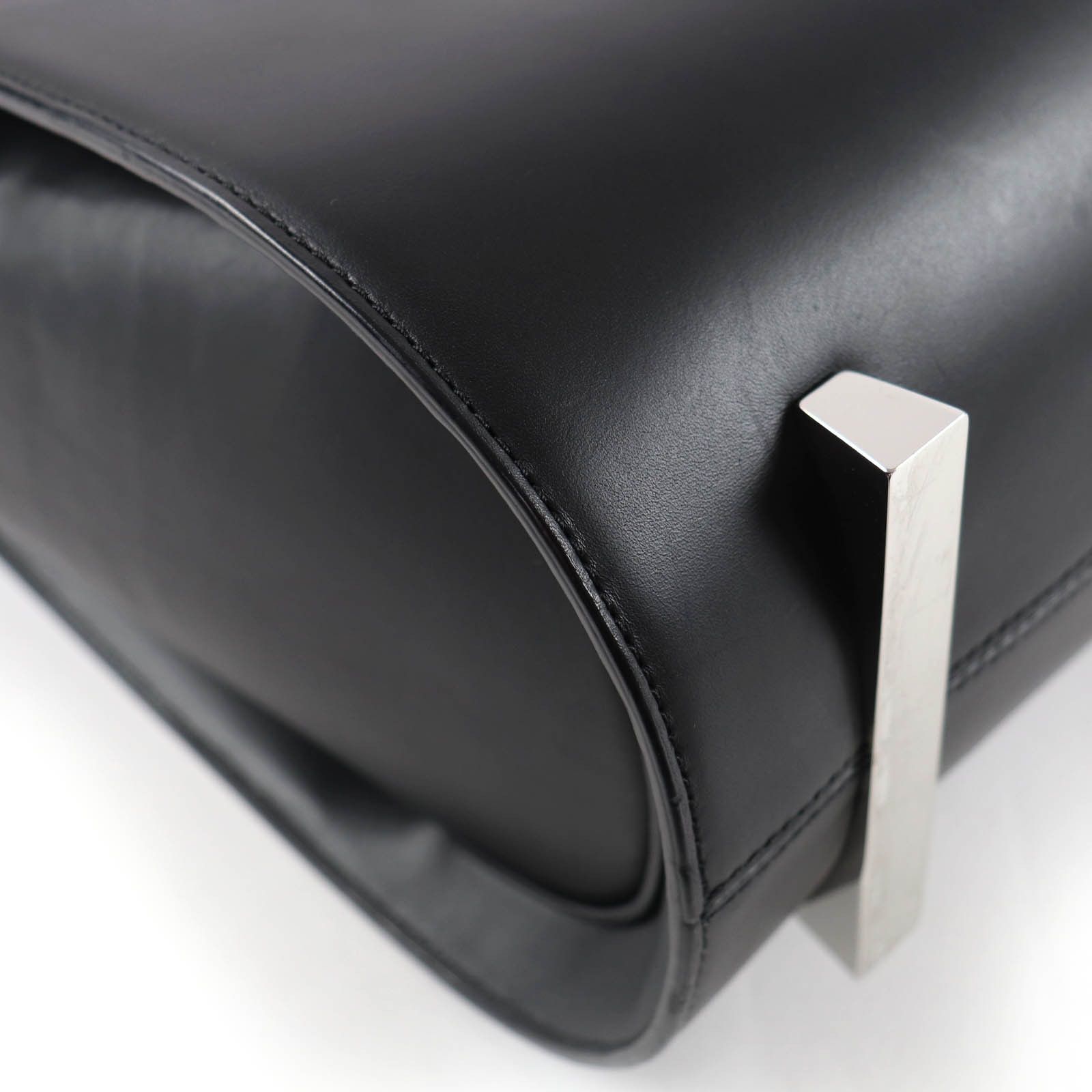 Alexander Wang Alexander Wang Alexander Wang calf leather 2way shoulder bag Leather Shoulder Bag DUTY FREE for USA Size ONE SIZE - 7 Thumbnail