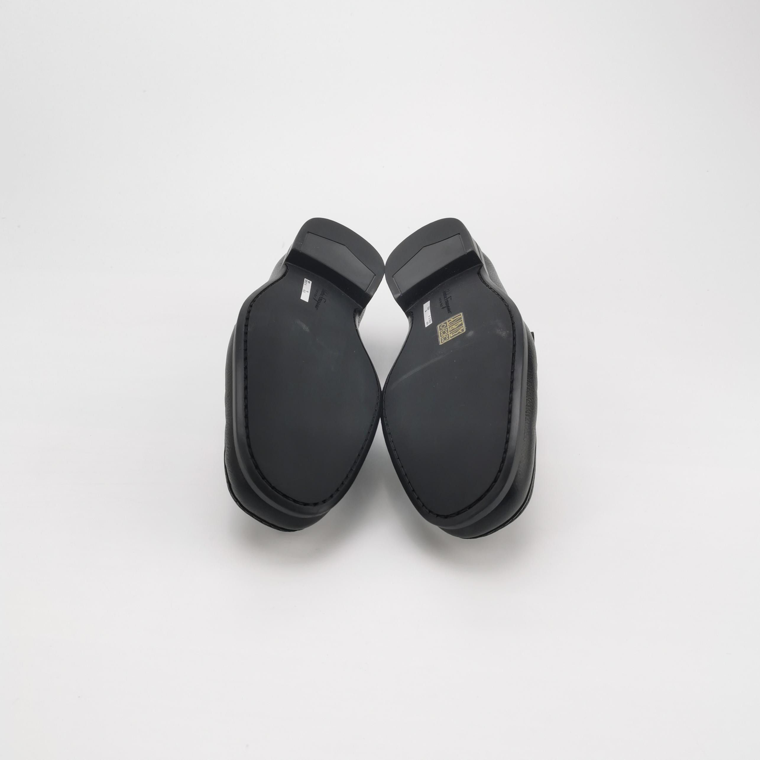 Salvatore Ferragamo Salvatore Ferragamo Gancini Pebbled Loafers US 7 Size US 7 / EU 40 - 6 Thumbnail