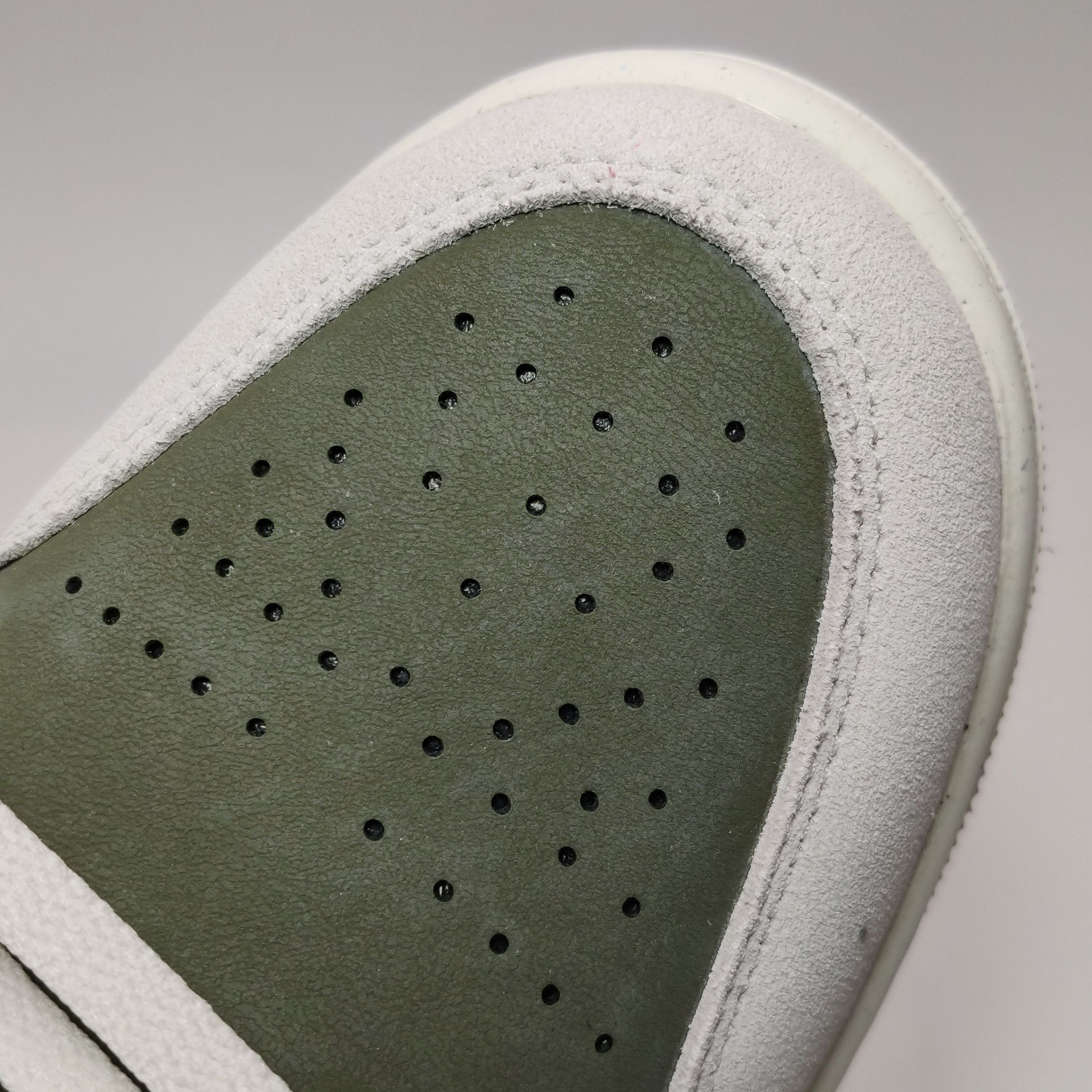 Jordan Brand Jordan Brand Olive Suede AJ1 Low US 10 Size US 10 / EU 43 - 8 Thumbnail