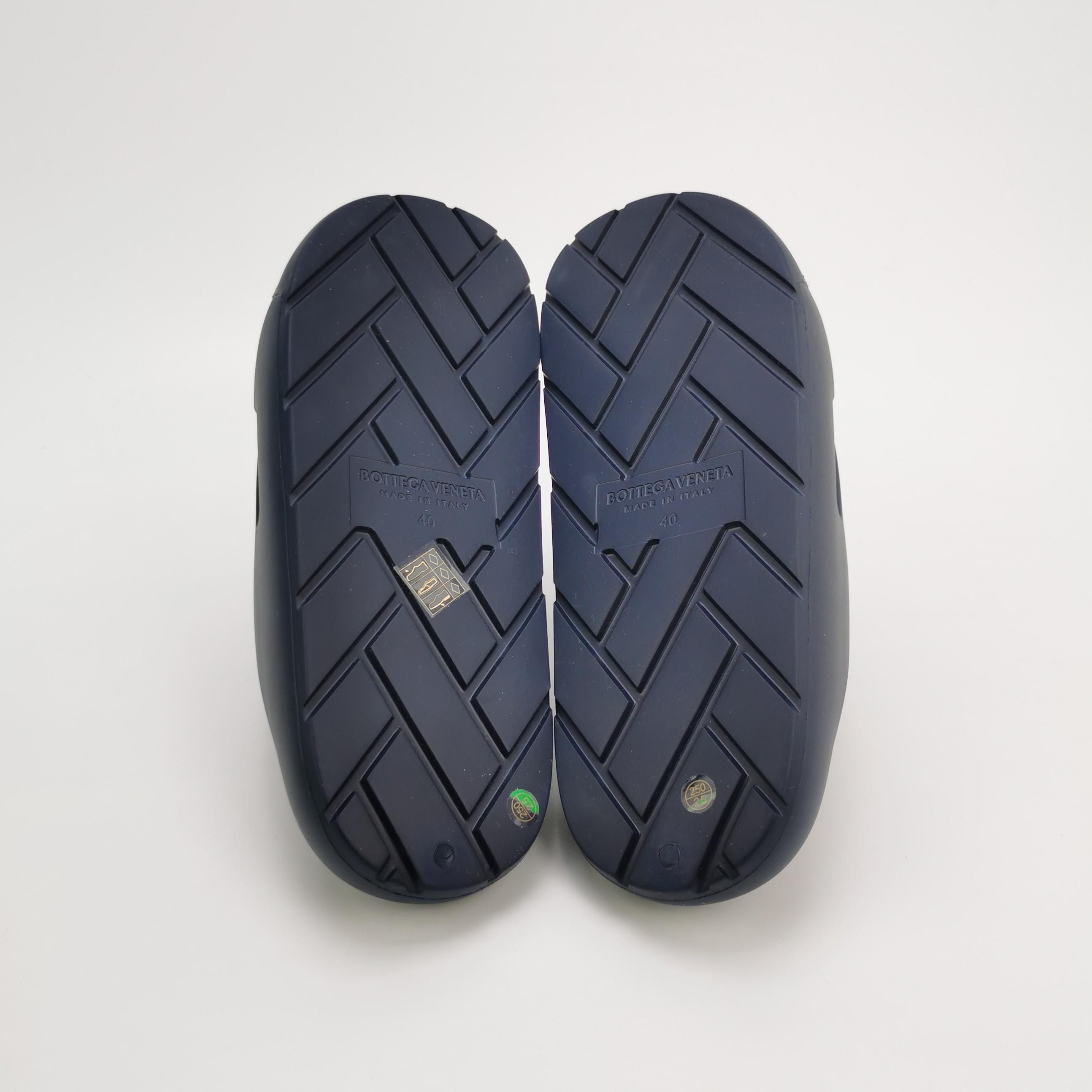 Bottega Veneta Bottega Veneta Navy Molded Slides Size 40 Size US 7 / EU 40 - 6 Thumbnail
