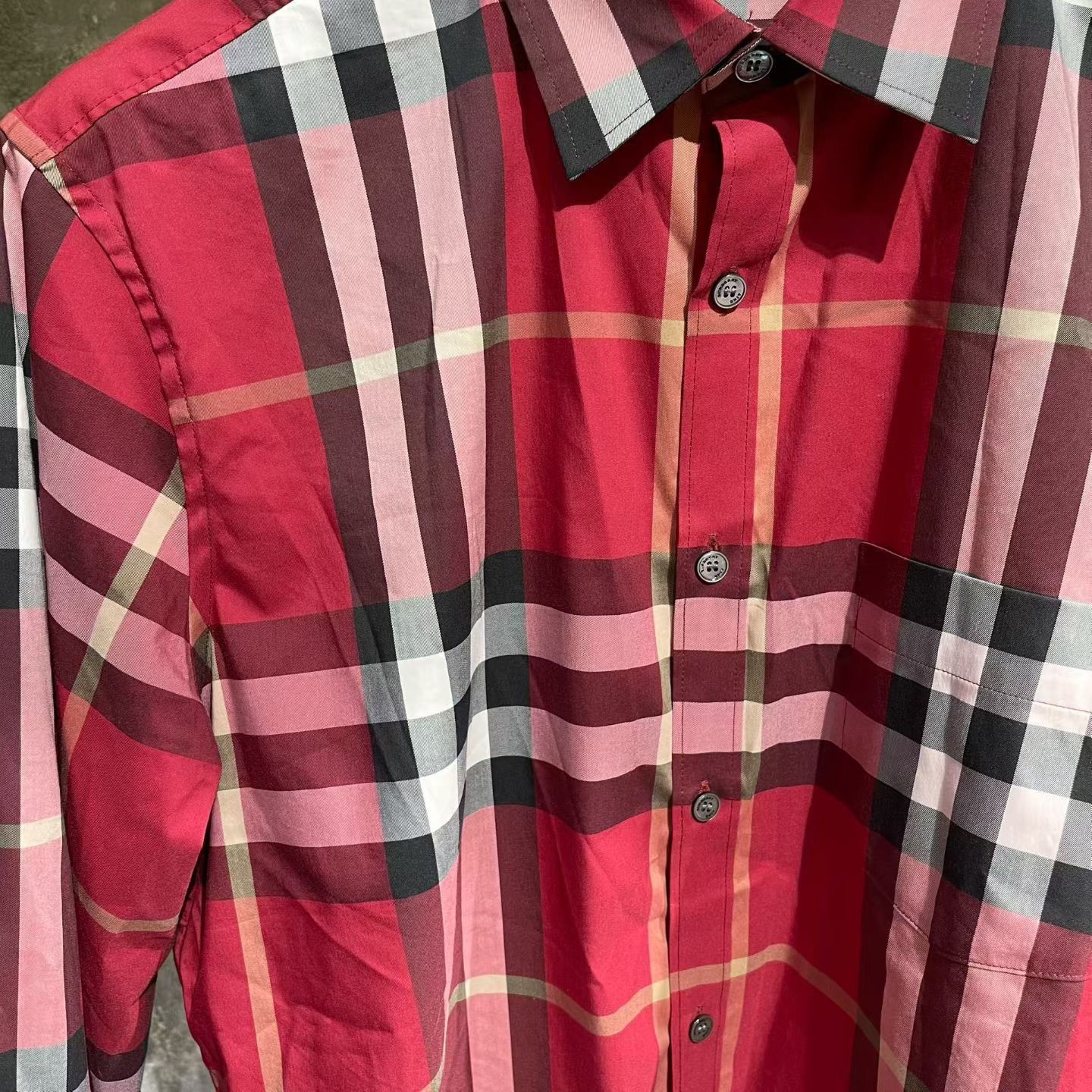 Burberry Burberry Plaid Red Shirt xl Men Size US XL / EU 56 / 4 - 4 Thumbnail