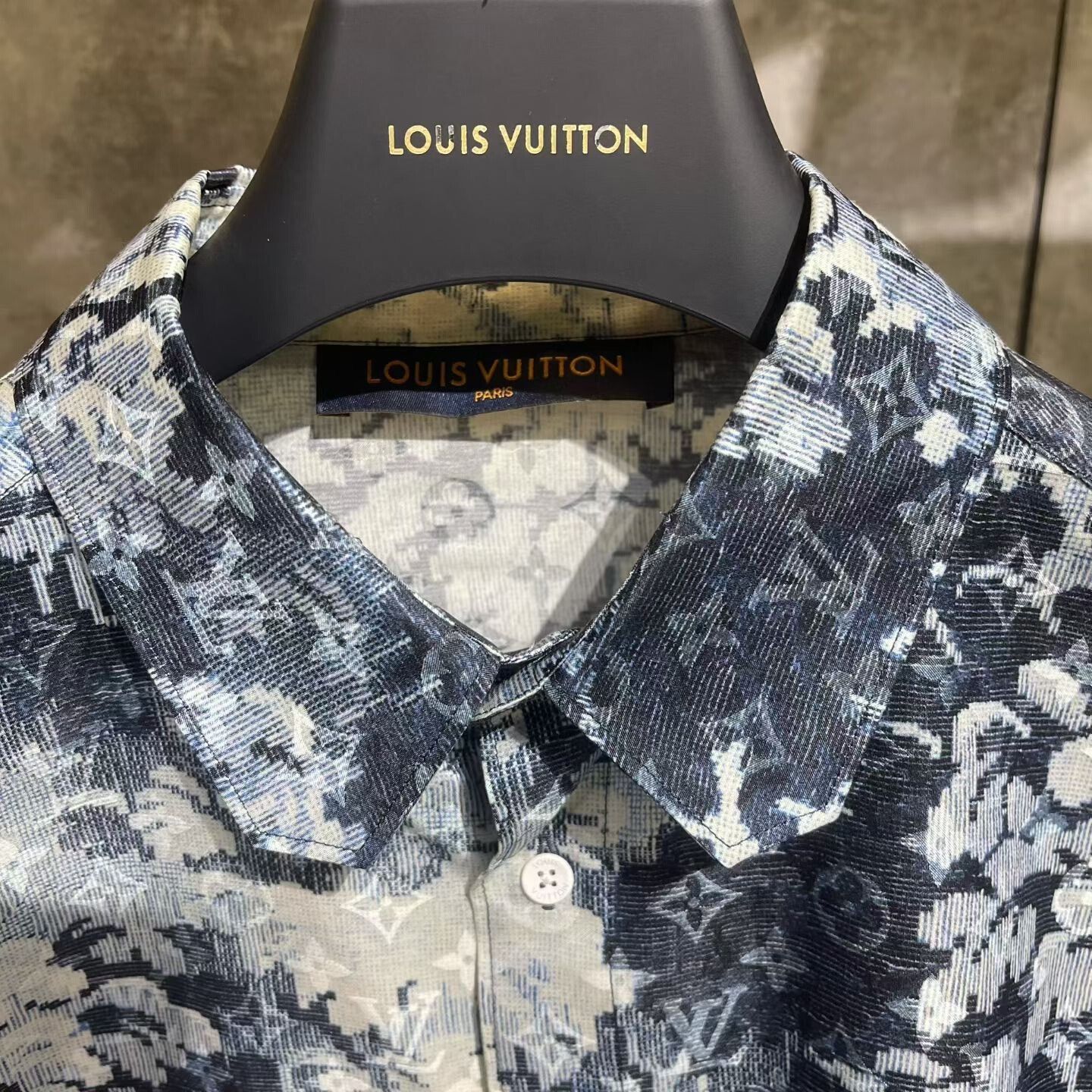 Louis Vuitton Louis Vuitton Floral Shirt l Men Size US L / EU 52-54 / 3 - 5 Thumbnail