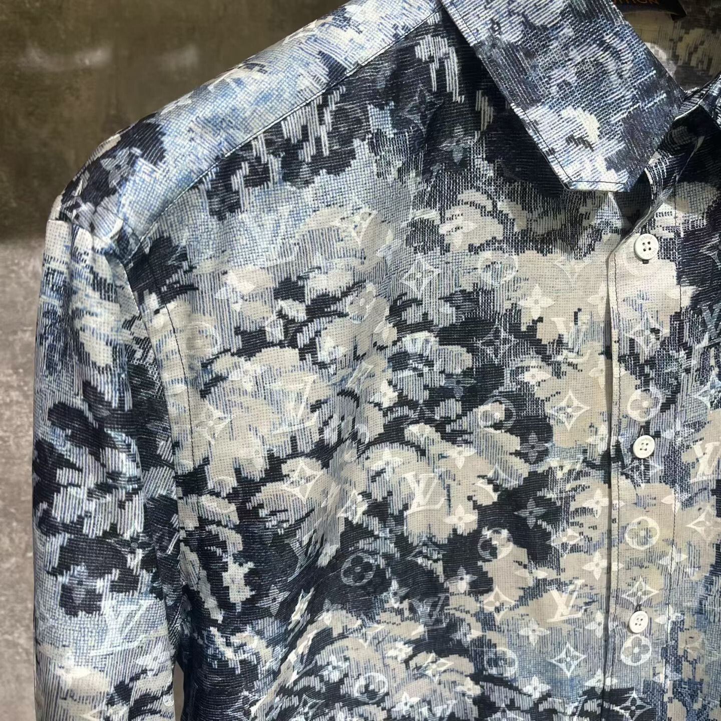 Louis Vuitton Louis Vuitton Floral Shirt l Men Size US L / EU 52-54 / 3 - 3 Thumbnail