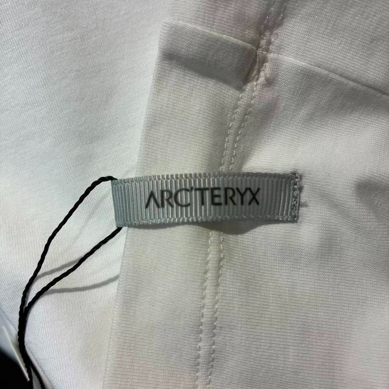 Arc'teryx Arc'teryx Casual White T-Shirt xl Men Size US XL / EU 56 / 4 - 5 Thumbnail