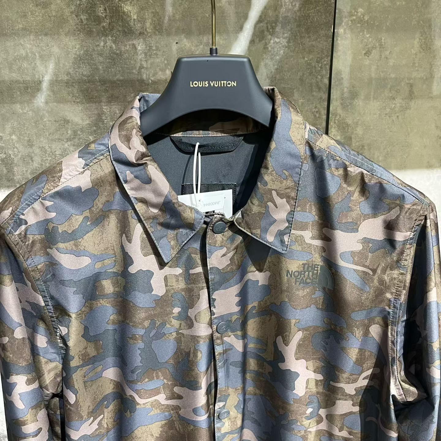 The North Face The North Face Camo Light Jacket xl Men Size US XL / EU 56 / 4 - 4 Thumbnail
