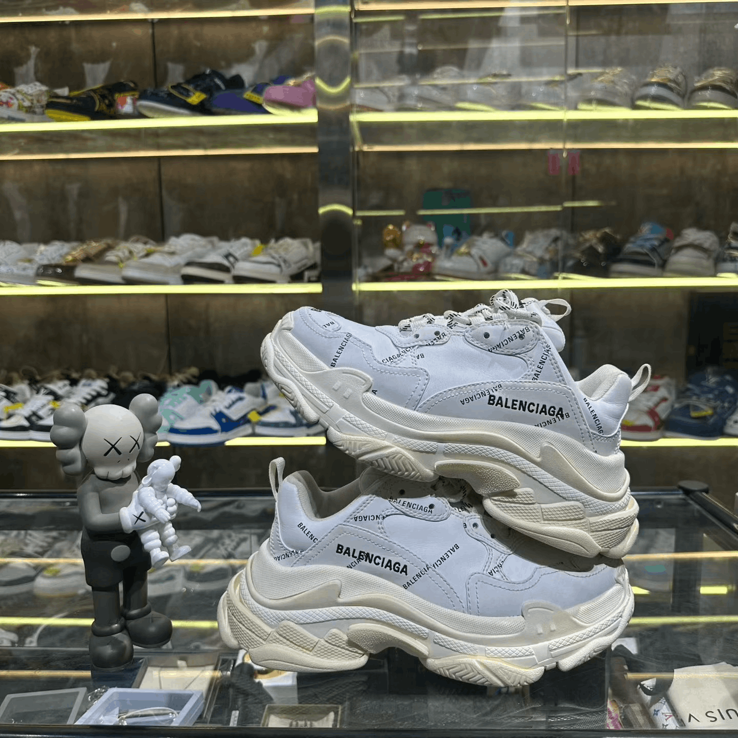 Balenciaga Balenciaga Retro Orange Lowtop Sneakers us_8 Women Size US 8 / IT 38 - 4 Thumbnail