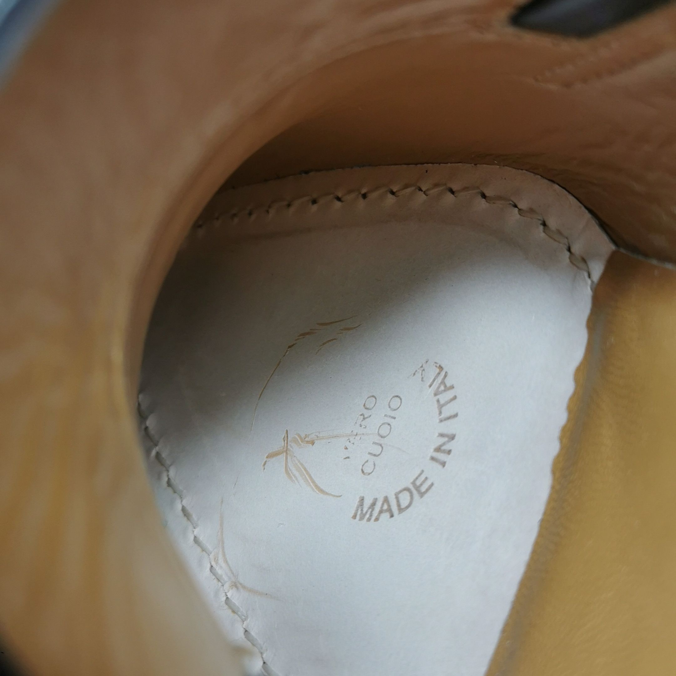 Gucci Gucci Interlocking G Leather Loafers Size 38.5 Size US 5.5 / EU 38 - 15 Thumbnail