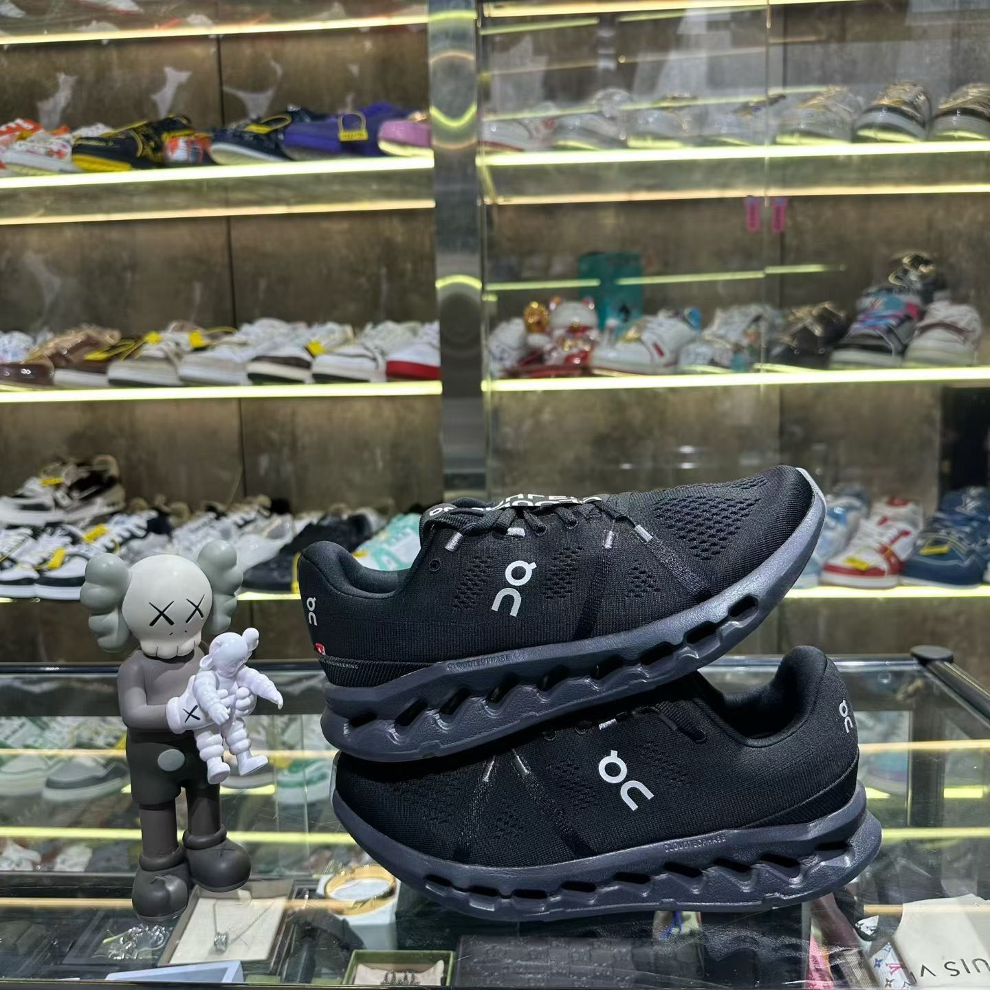 On On Training Black Lowtop Sneakers 9.5 Men Size US 9.5 / EU 42-43 - 4 Thumbnail