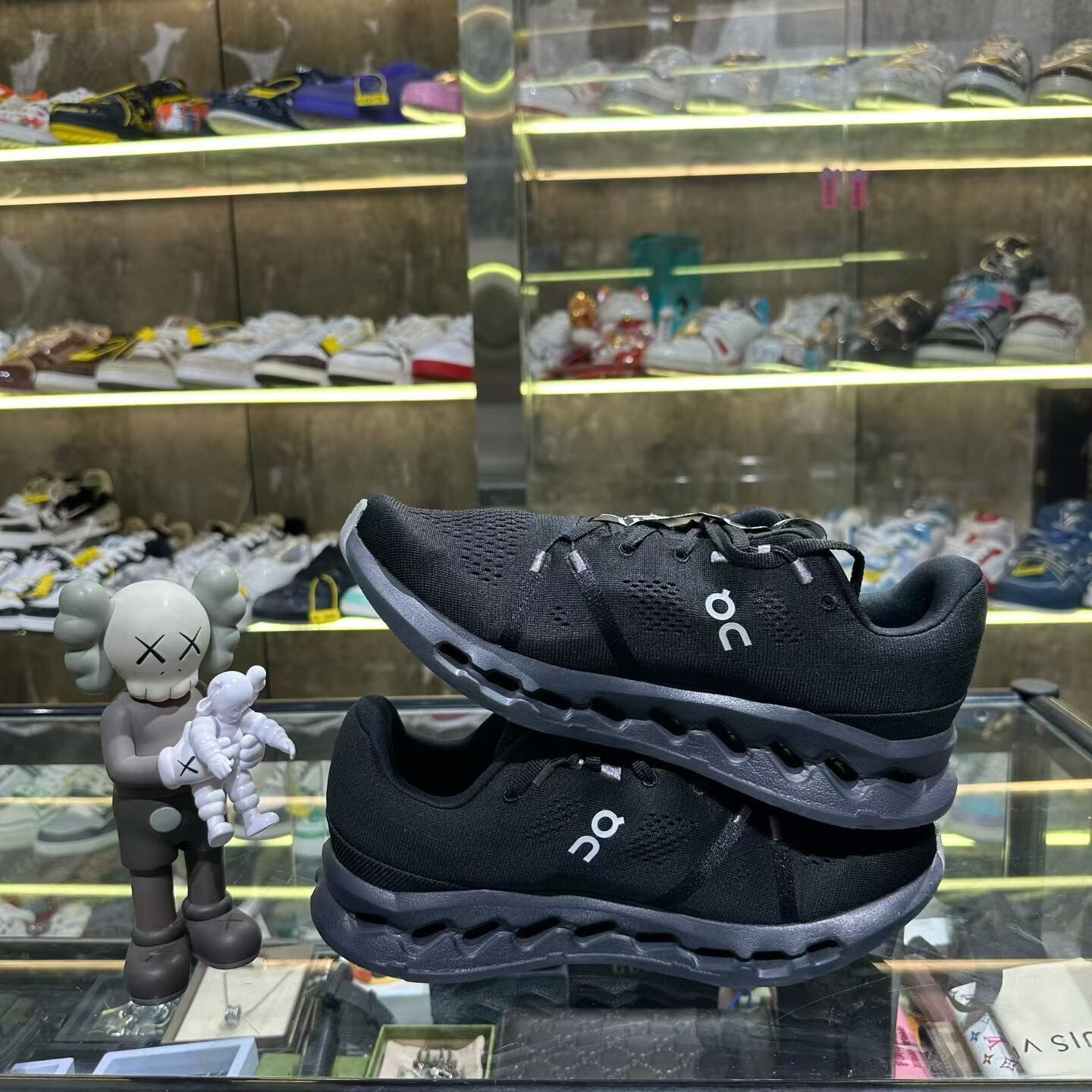 On On Training Black Lowtop Sneakers 9.5 Men Size US 9.5 / EU 42-43 - 5 Thumbnail
