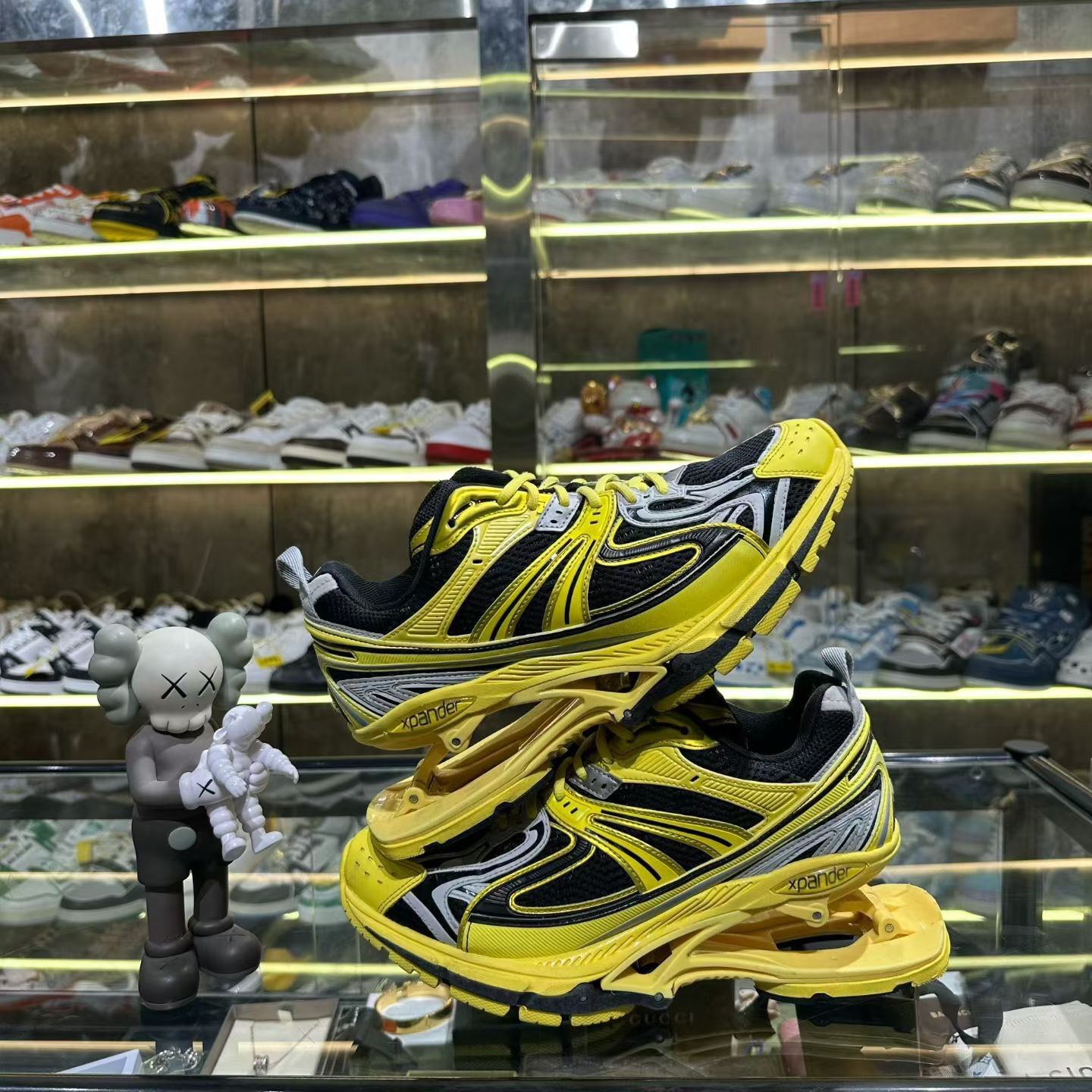 Balenciaga Balenciaga Yellow Lowtop Sneakers 8 Men Size US 8 / EU 41 - 5 Thumbnail
