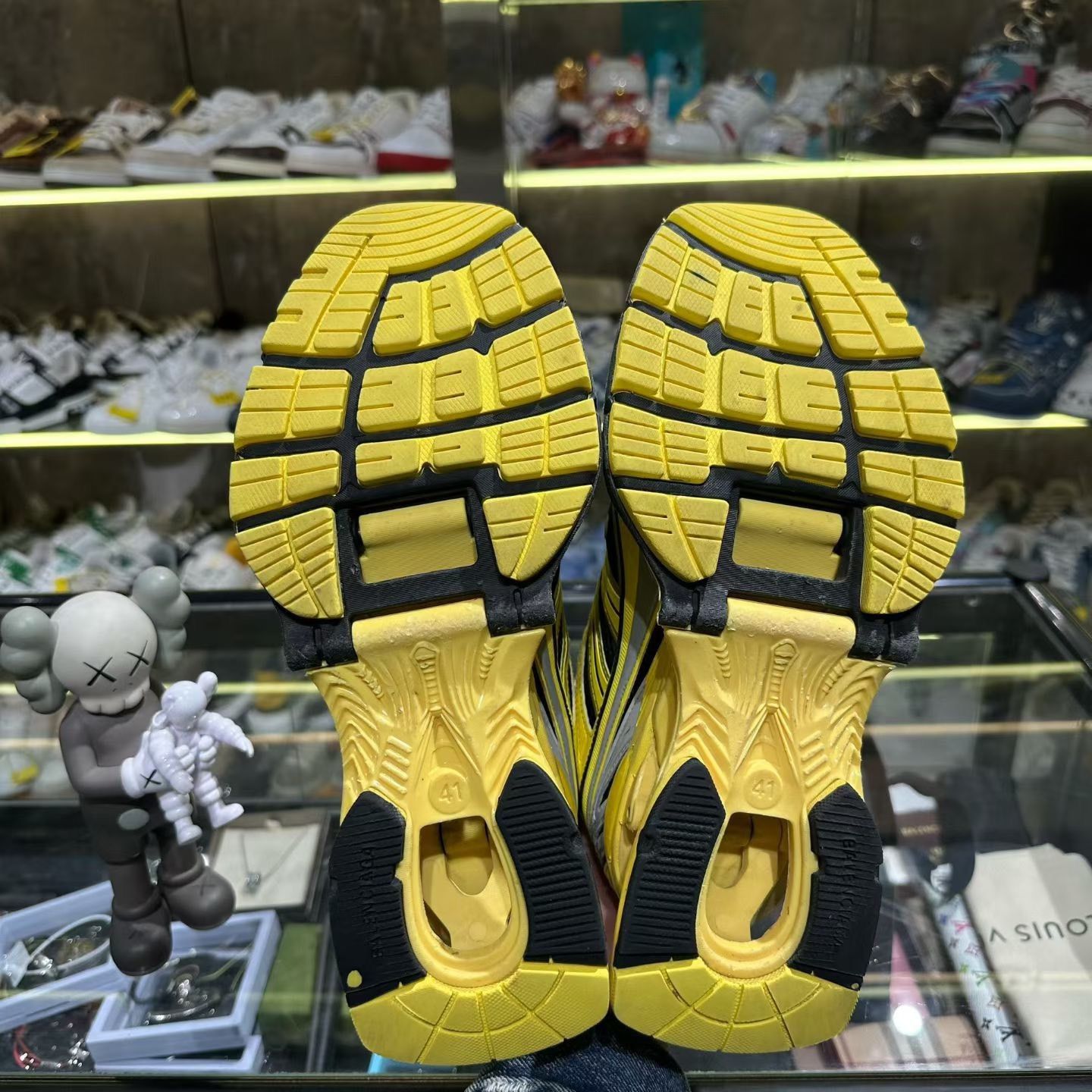 Balenciaga Balenciaga Yellow Lowtop Sneakers 8 Men Size US 8 / EU 41 - 6 Thumbnail