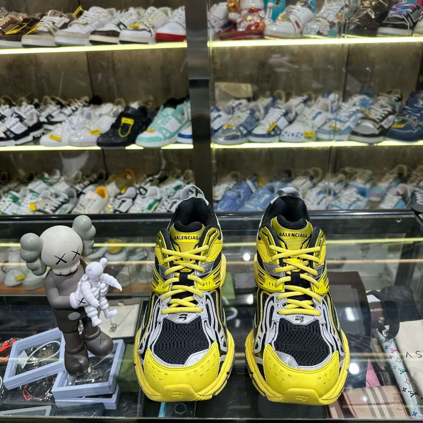 Balenciaga Balenciaga Yellow Lowtop Sneakers 8 Men Size US 8 / EU 41 - 2 Thumbnail