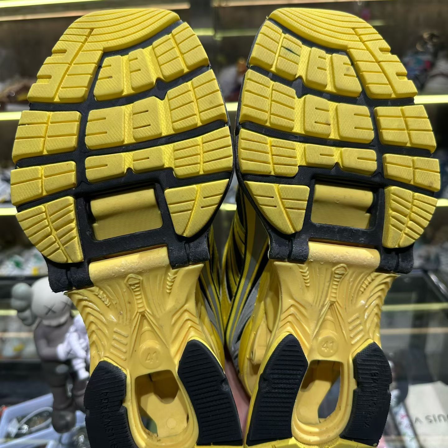 Balenciaga Balenciaga Yellow Lowtop Sneakers 8 Men Size US 8 / EU 41 - 7 Thumbnail