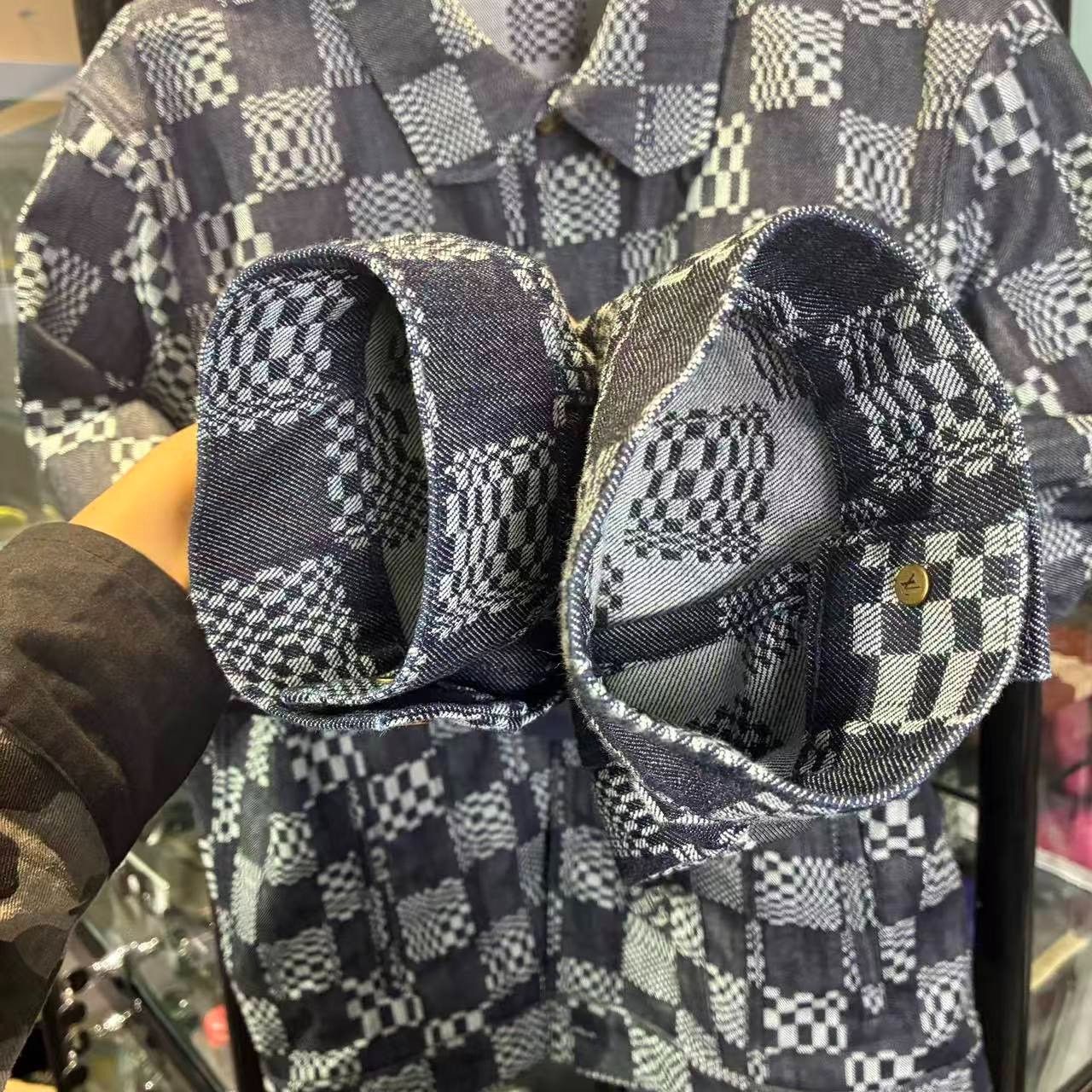 Louis Vuitton Louis Vuitton Checkered Gold Jacket L Women Size L / US 10 / IT 46 - 5 Thumbnail