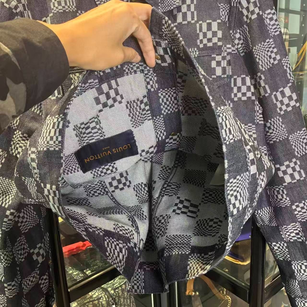 Louis Vuitton Louis Vuitton Checkered Gold Jacket L Women Size L / US 10 / IT 46 - 4 Thumbnail