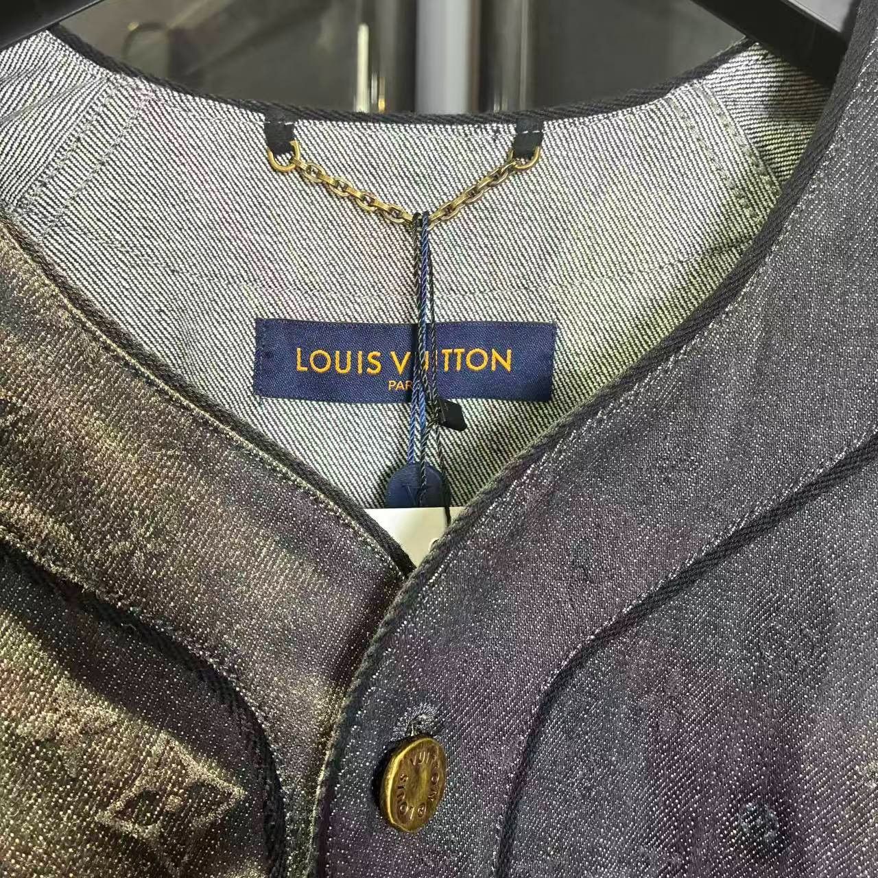 Louis Vuitton Louis Vuitton Gold T-Shirt xxl Men Size US XXL / EU 58 / 5 - 3 Thumbnail