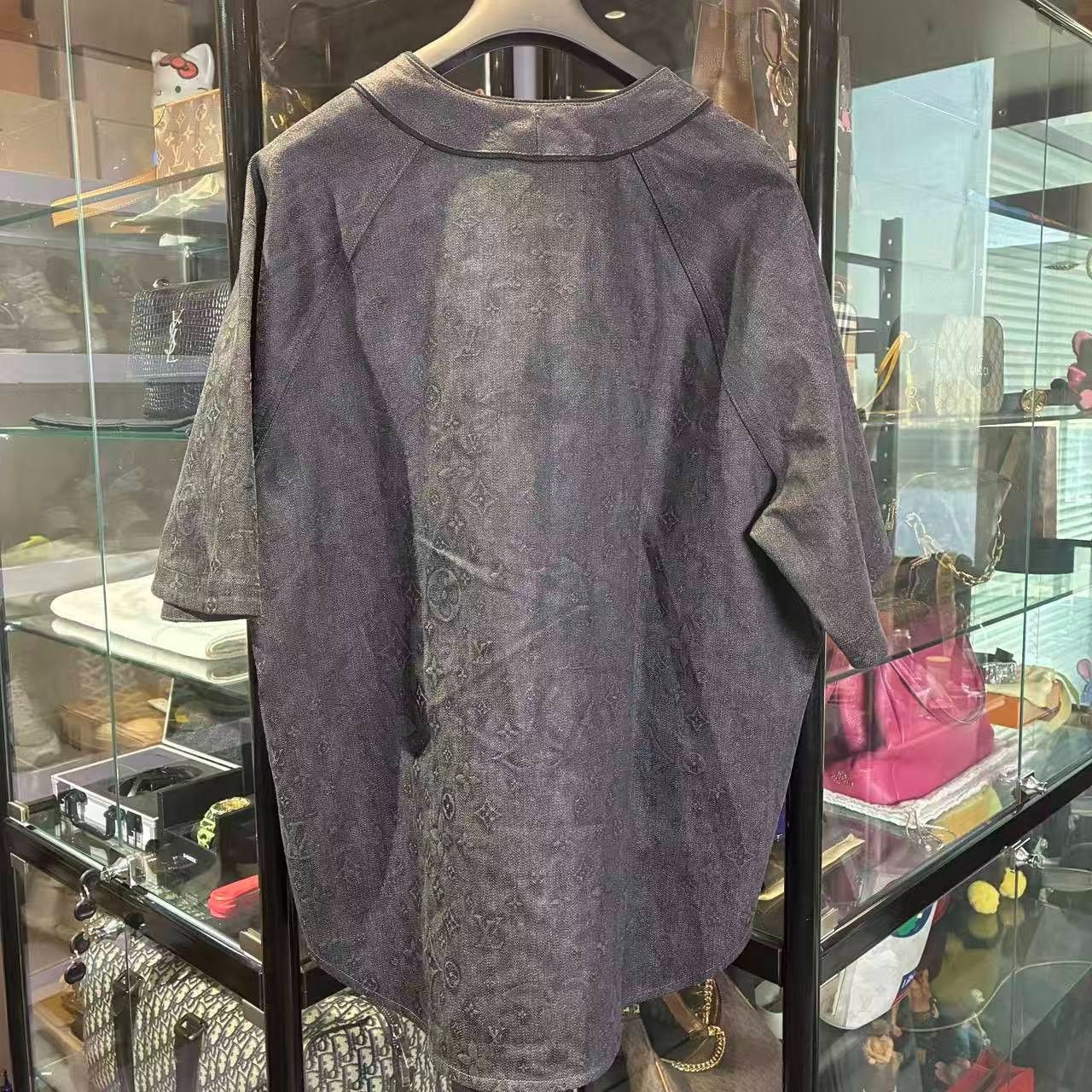 Louis Vuitton Louis Vuitton Gold T-Shirt xxl Men Size US XXL / EU 58 / 5 - 2 Thumbnail