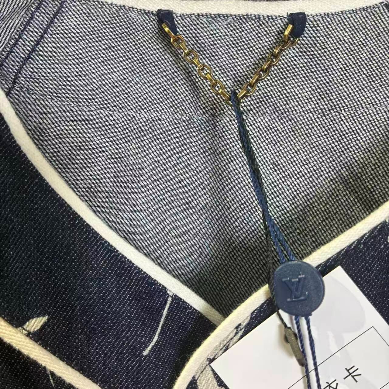 Louis Vuitton Louis Vuitton Denim Shirt xl Men Size US XL / EU 56 / 4 - 5 Thumbnail