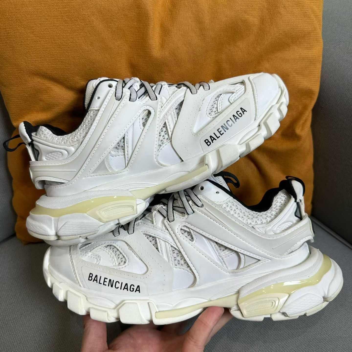 Balenciaga Balenciaga White Lowtop Sneakers us_7 Women Size US 7 / IT 37 - 3 Thumbnail