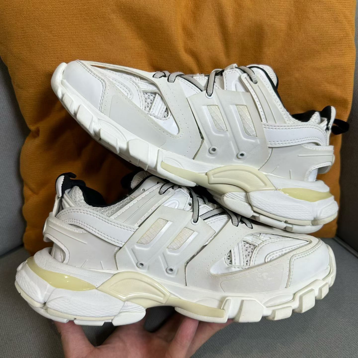 Balenciaga Balenciaga White Lowtop Sneakers us_7 Women Size US 7 / IT 37 - 4 Thumbnail