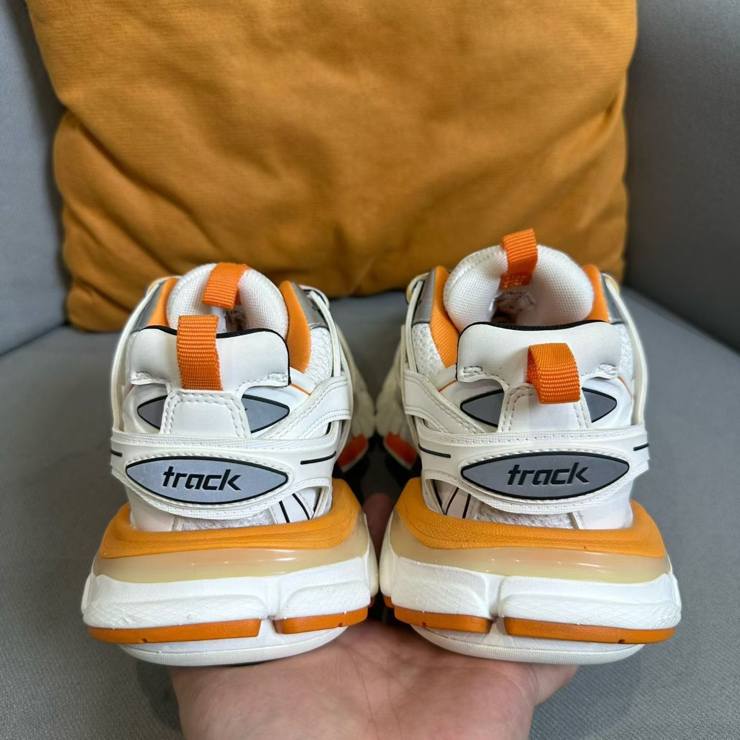 Balenciaga Balenciaga White Lowtop Sneakers us_6 Women Size US 6 / IT 36 - 3 Thumbnail