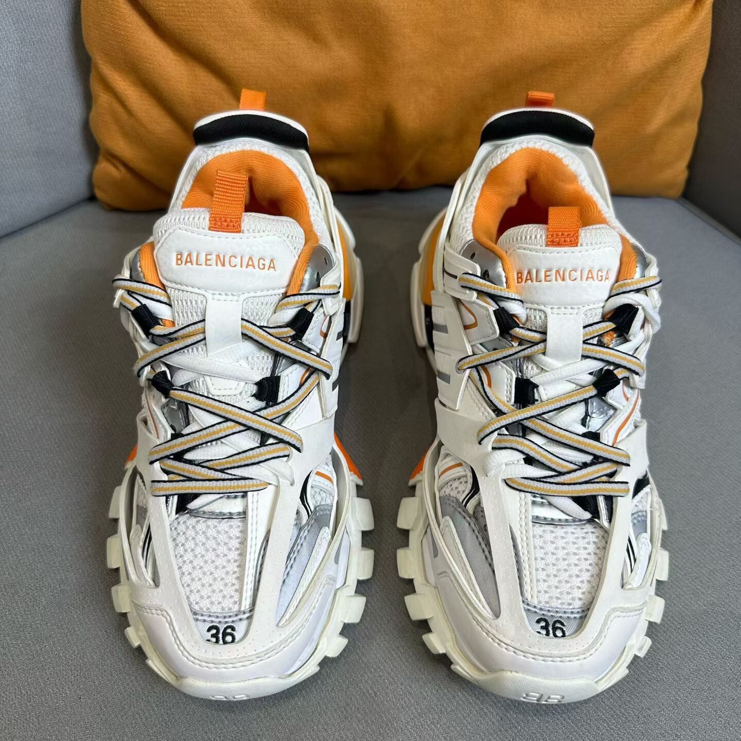 Balenciaga Balenciaga White Lowtop Sneakers us_6 Women Size US 6 / IT 36 - 2 Thumbnail