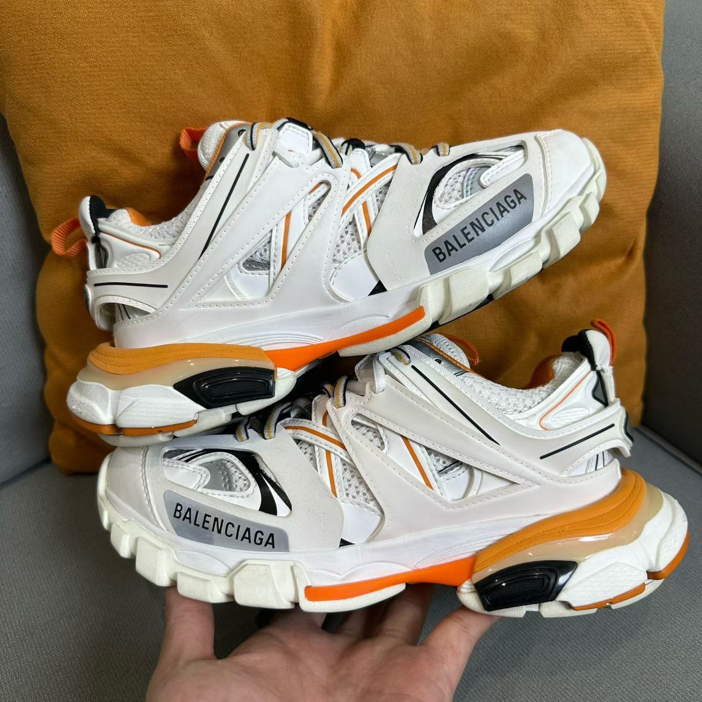 Balenciaga Balenciaga White Lowtop Sneakers us_6 Women Size US 6 / IT 36 - 5 Thumbnail