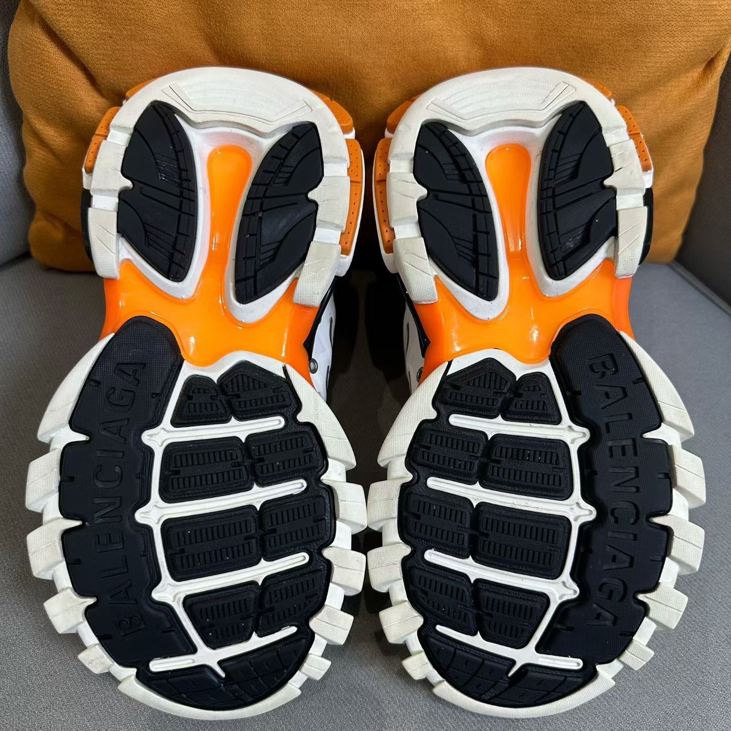 Balenciaga Balenciaga White Lowtop Sneakers us_6 Women Size US 6 / IT 36 - 6 Thumbnail