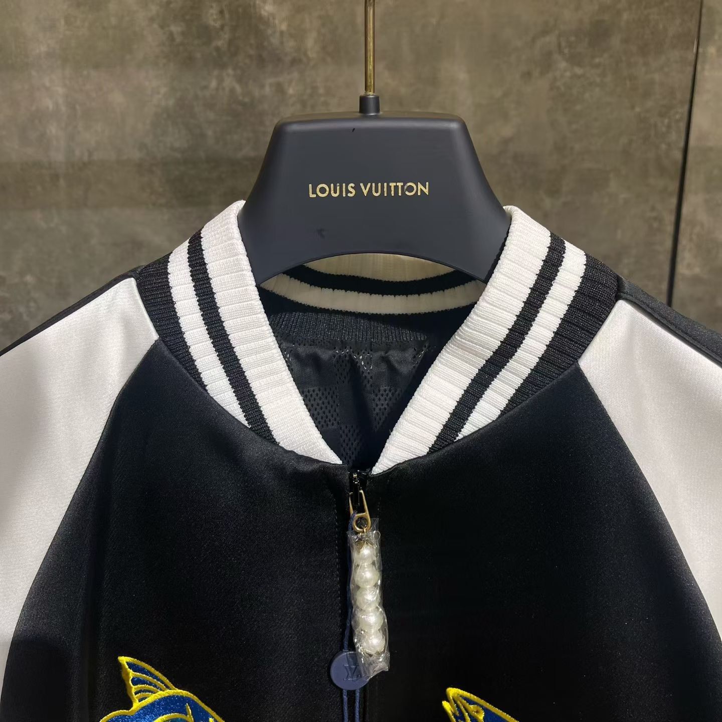 Louis Vuitton Louis Vuitton Embroidered Gold Light Jacket m Men Size US M / EU 48-50 / 2 - 4 Thumbnail