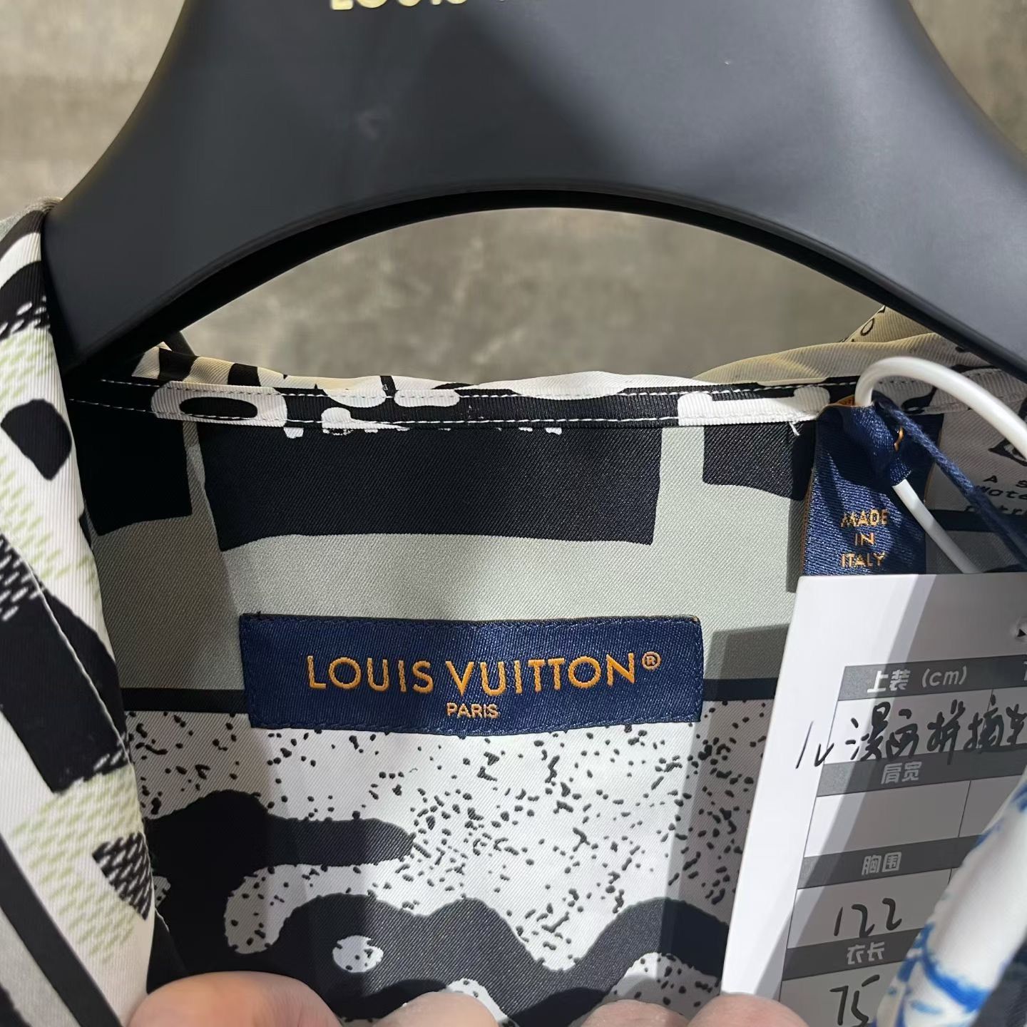 Louis Vuitton Louis Vuitton Printed Shirt l Men Size US L / EU 52-54 / 3 - 4 Thumbnail