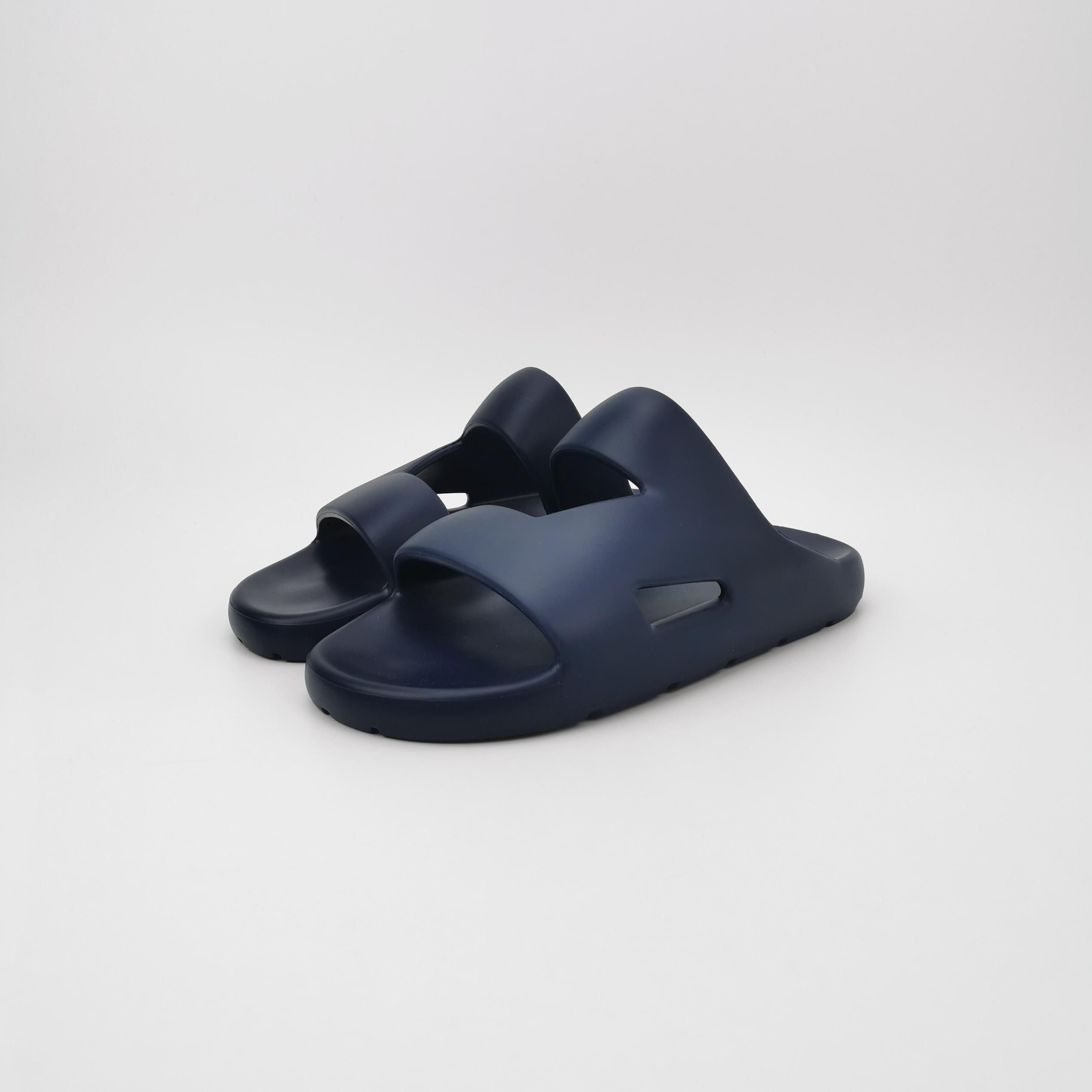 Bottega Veneta Bottega Veneta Cutout Rubber Slides 38 Size US 8 / IT 38 - 3 Thumbnail
