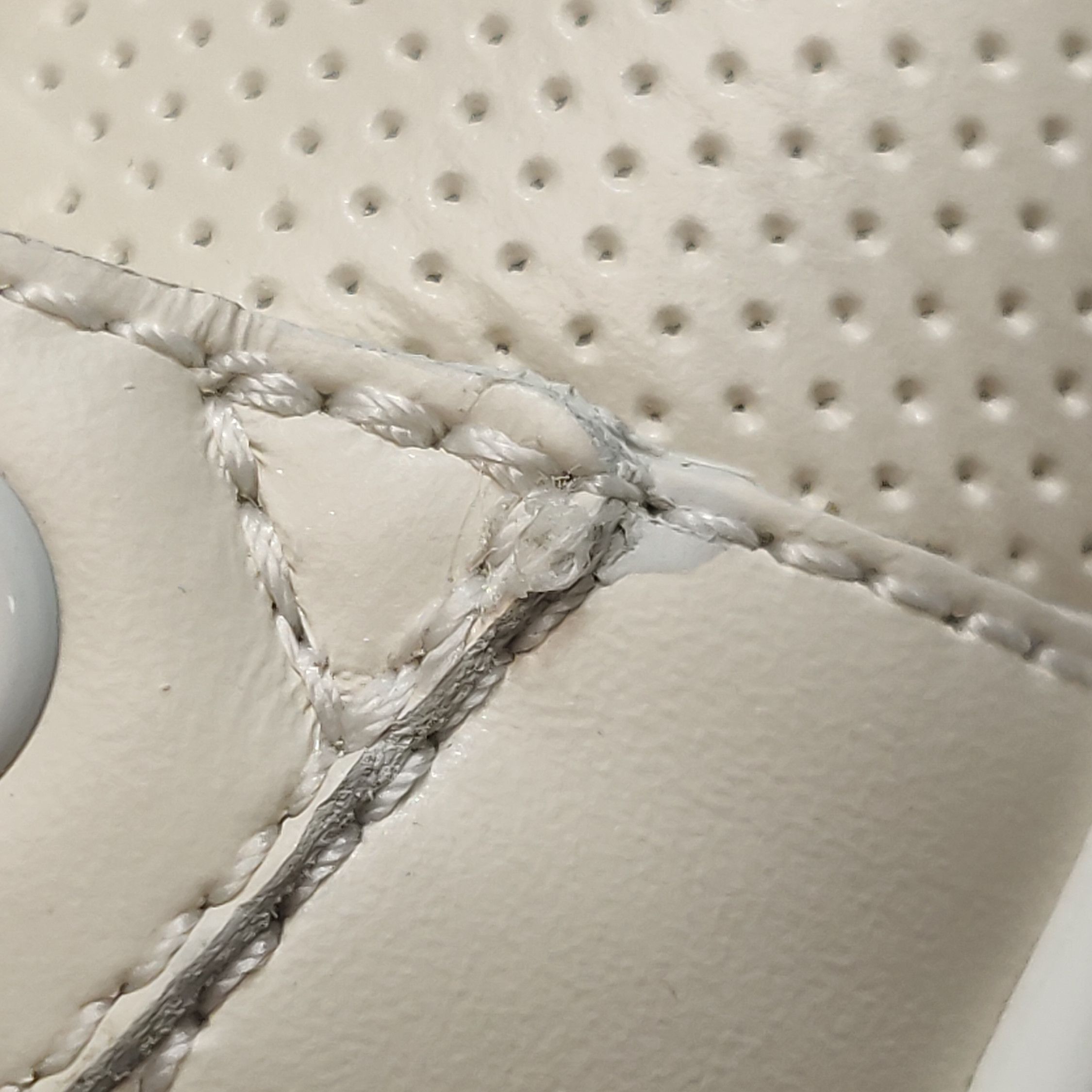 Gucci Gucci Ace Embossed Monogram Leather Sneakers 39.5 Size US 6 / EU 39 - 8 Thumbnail