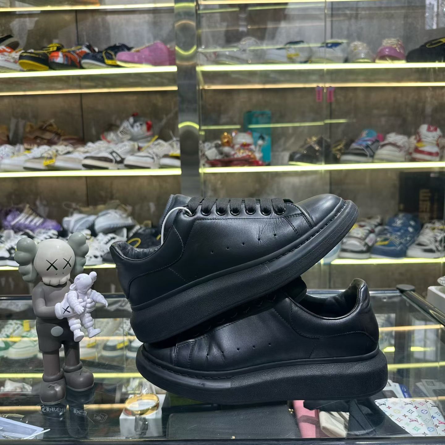 Alexander McQueen Alexander McQueen Black Lowtop Sneakers 7 Men Size US 7 / EU 40 - 5 Thumbnail