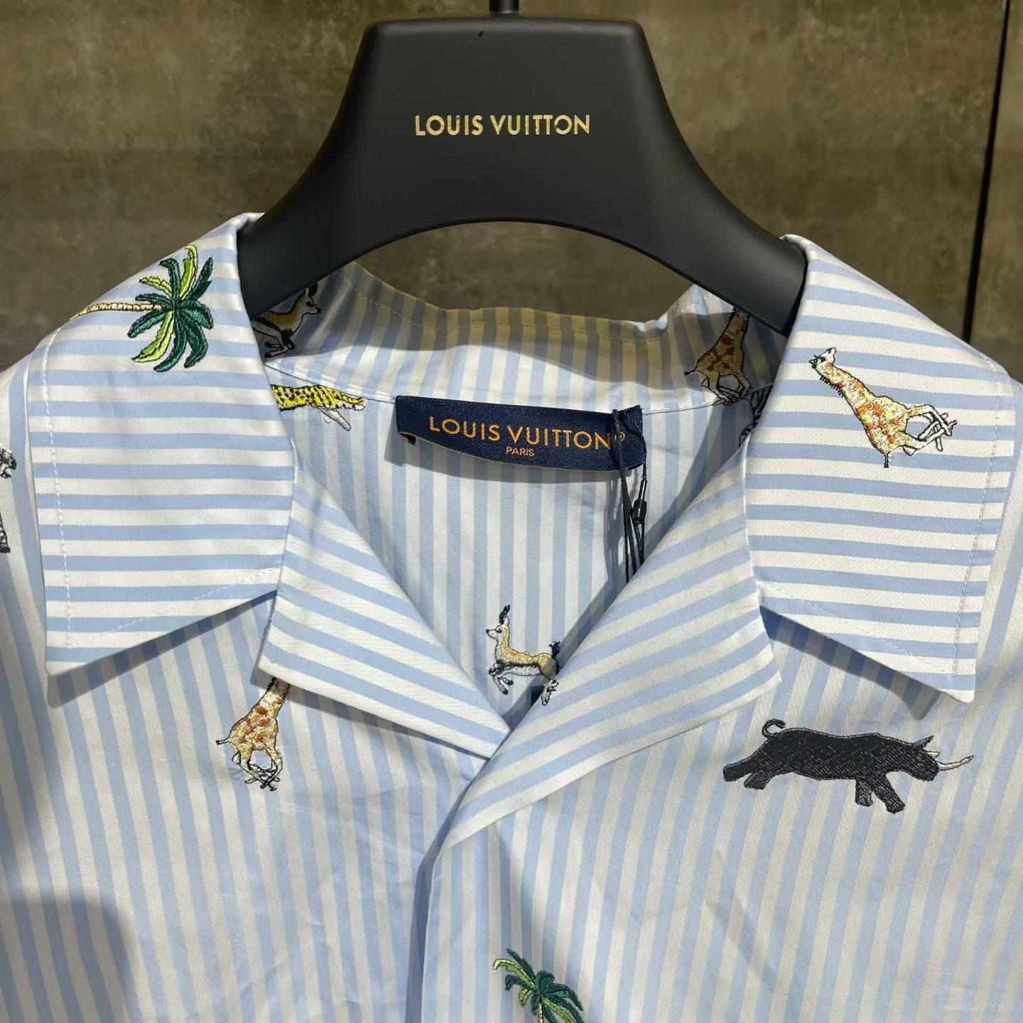 Louis Vuitton Louis Vuitton Gold Shirt m Men Size US M / EU 48-50 / 2 - 4 Thumbnail