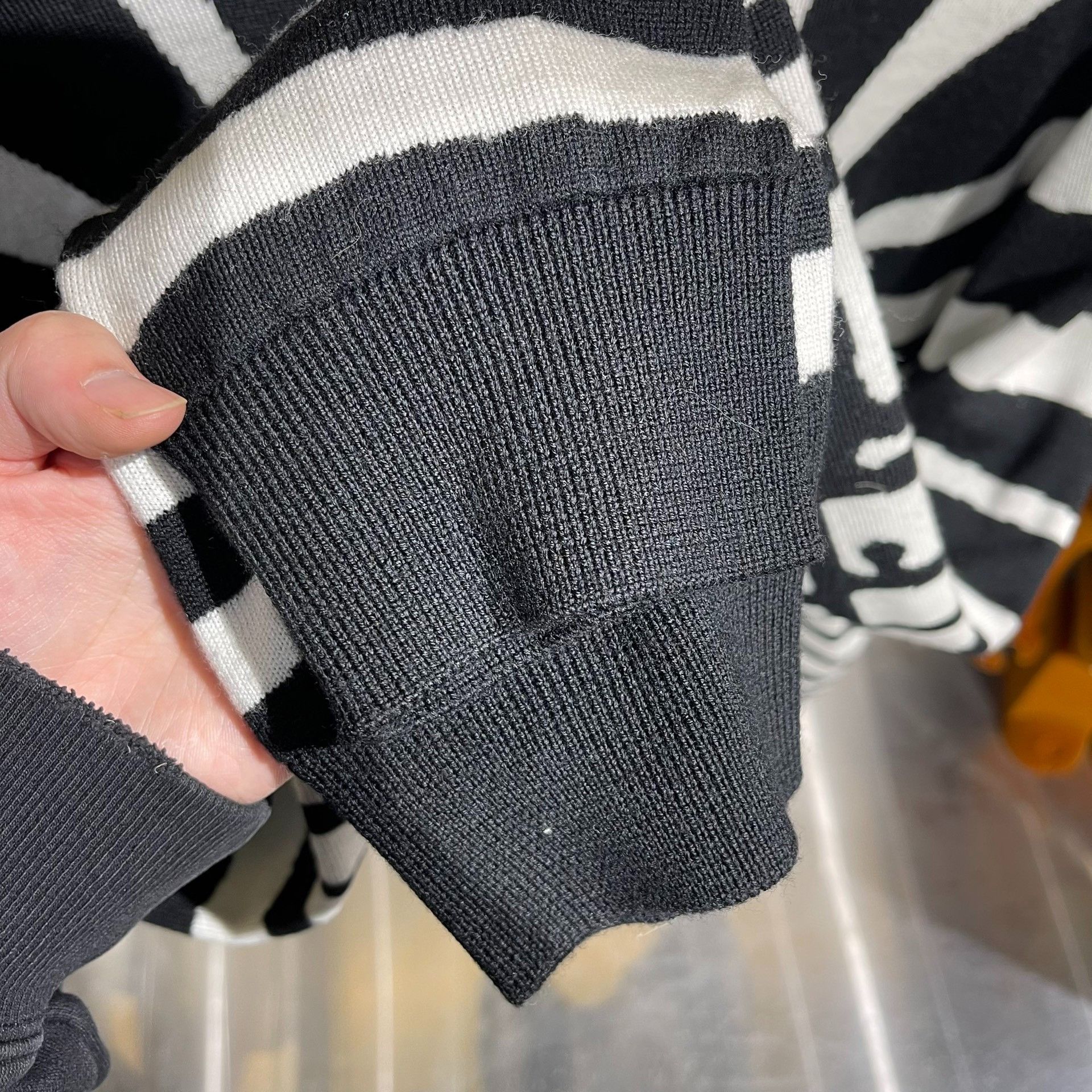 Louis Vuitton Louis Vuitton Knit Black Sweater l Men Size US L / EU 52-54 / 3 - 4 Thumbnail