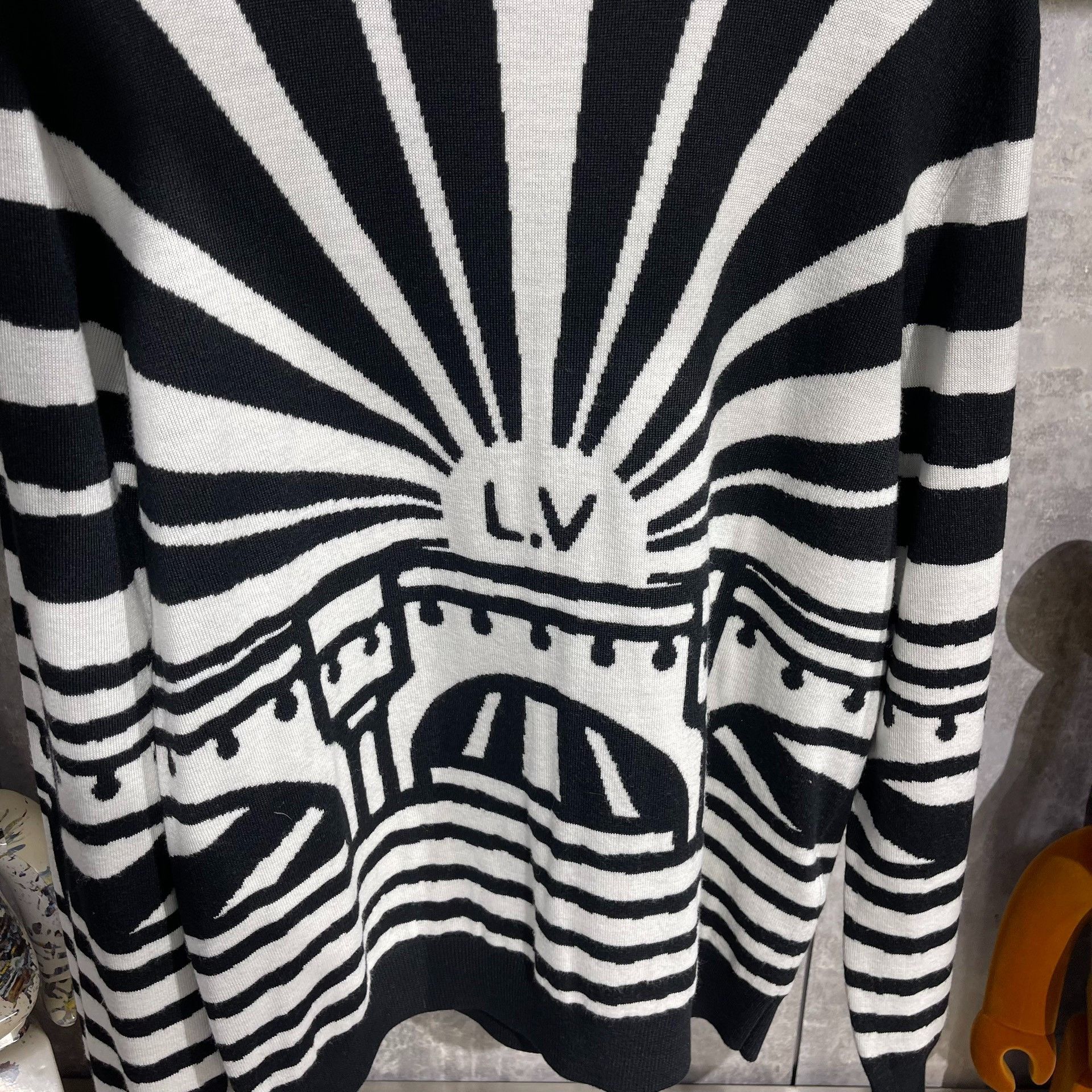 Louis Vuitton Louis Vuitton Knit Black Sweater l Men Size US L / EU 52-54 / 3 - 3 Thumbnail