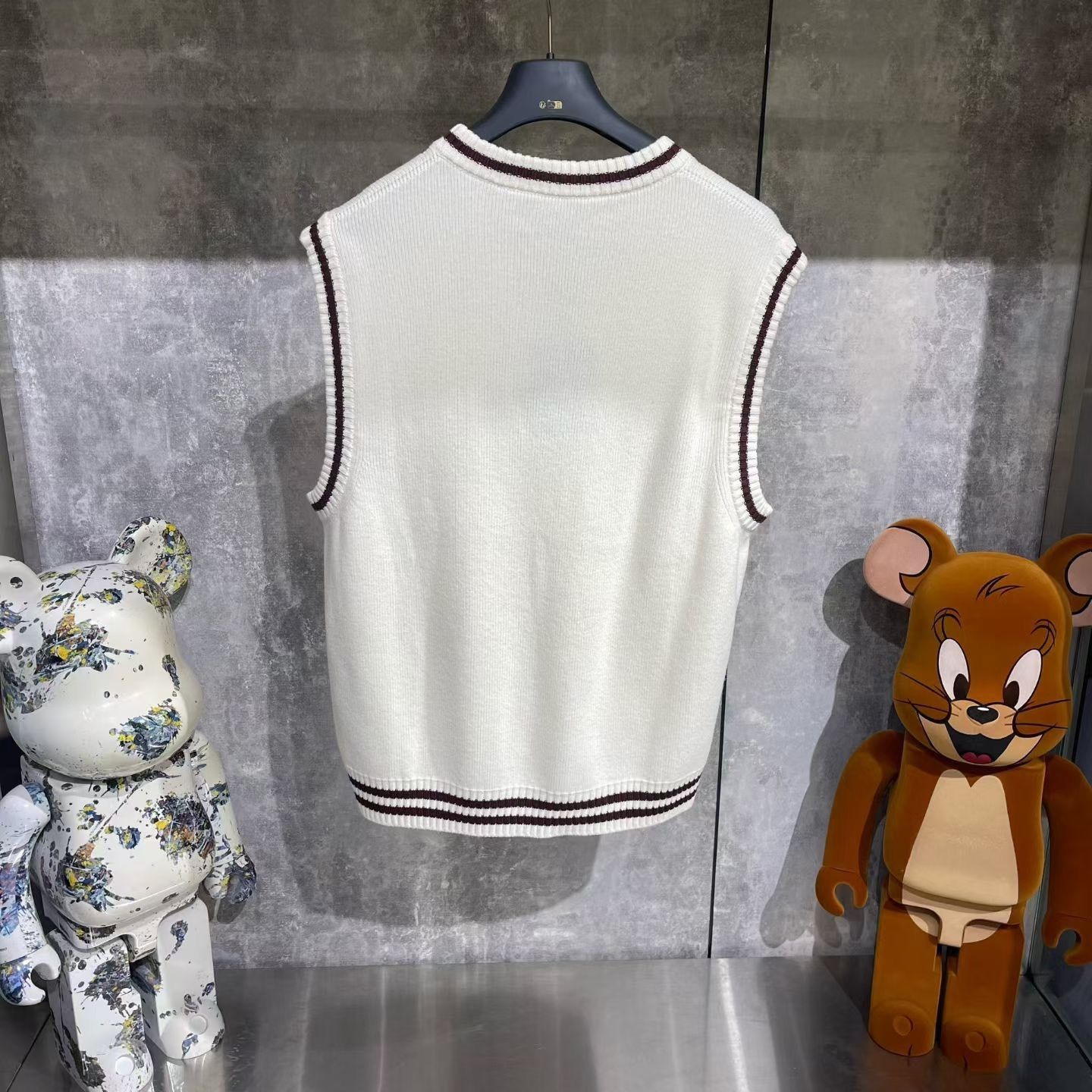 Louis Vuitton Louis Vuitton White Tank Top xl Men Size US XL / EU 56 / 4 - 2 Thumbnail