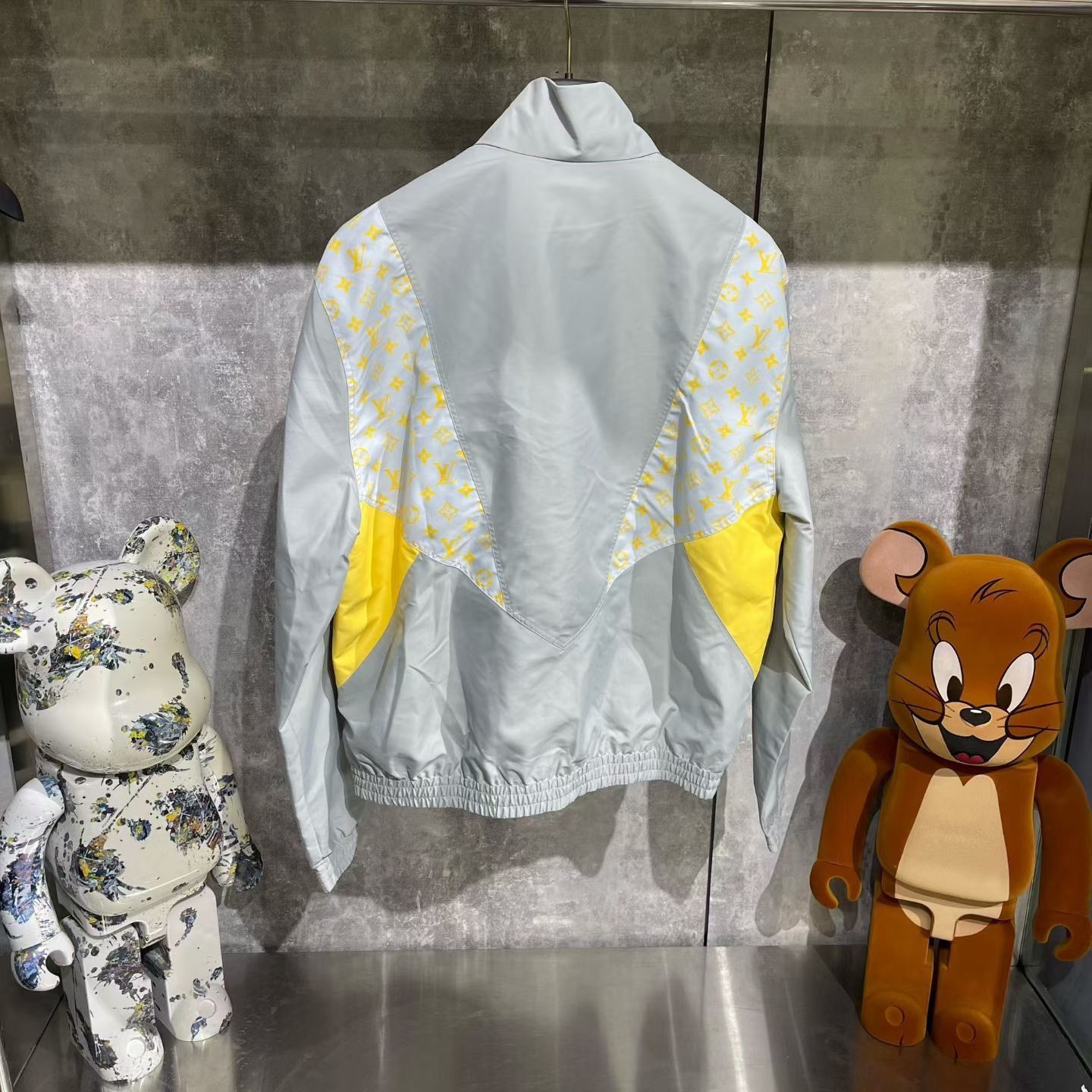 Louis Vuitton Louis Vuitton Yellow Light Jacket m Men Size US M / EU 48-50 / 2 - 2 Thumbnail