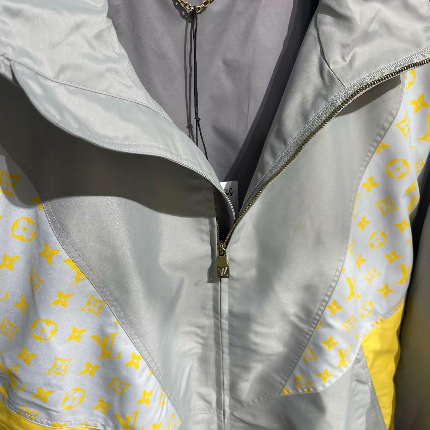 Louis Vuitton Louis Vuitton Yellow Light Jacket m Men Size US M / EU 48-50 / 2 - 5 Thumbnail