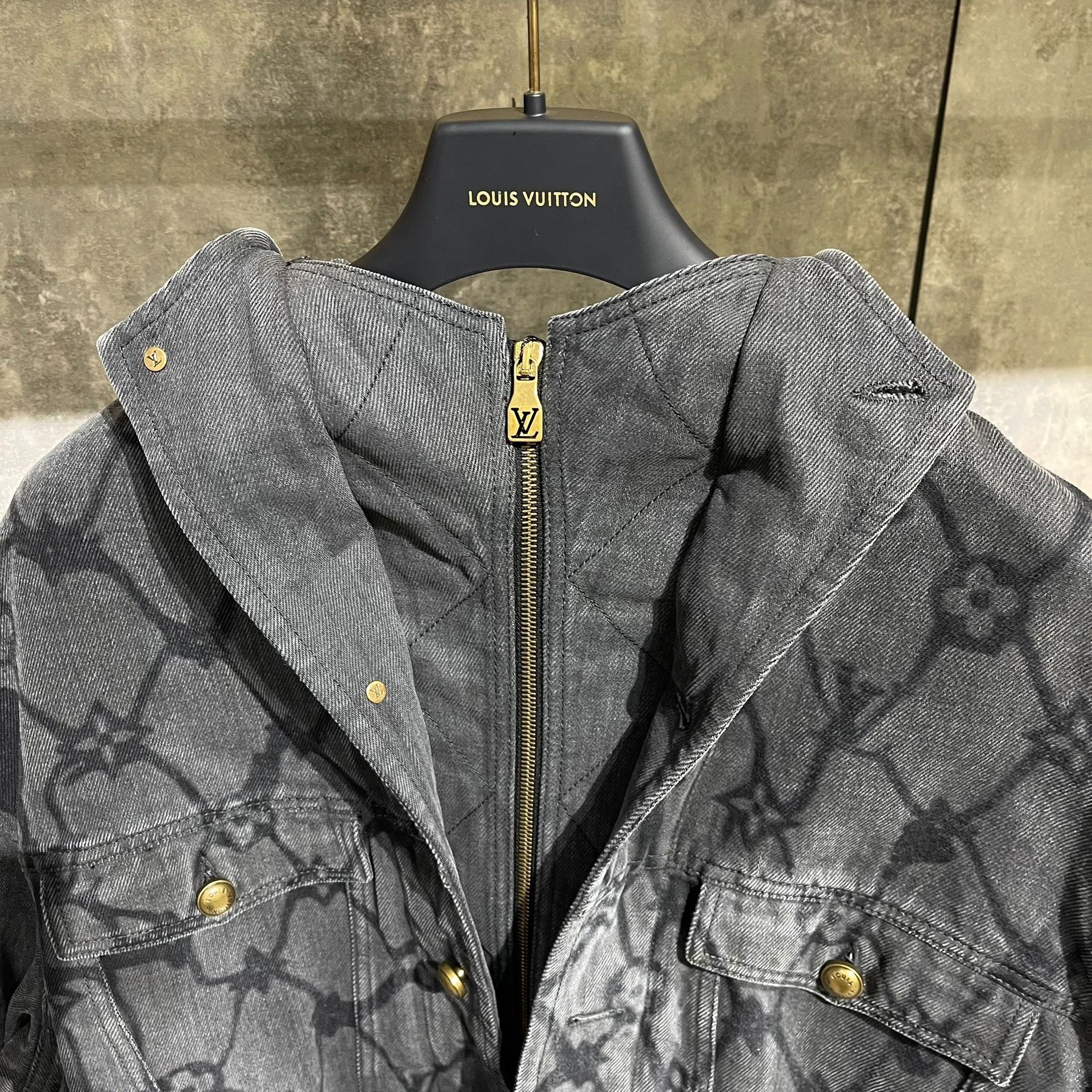 Louis Vuitton Louis Vuitton Collab Gold Light Jacket m Men Size US M / EU 48-50 / 2 - 5 Thumbnail