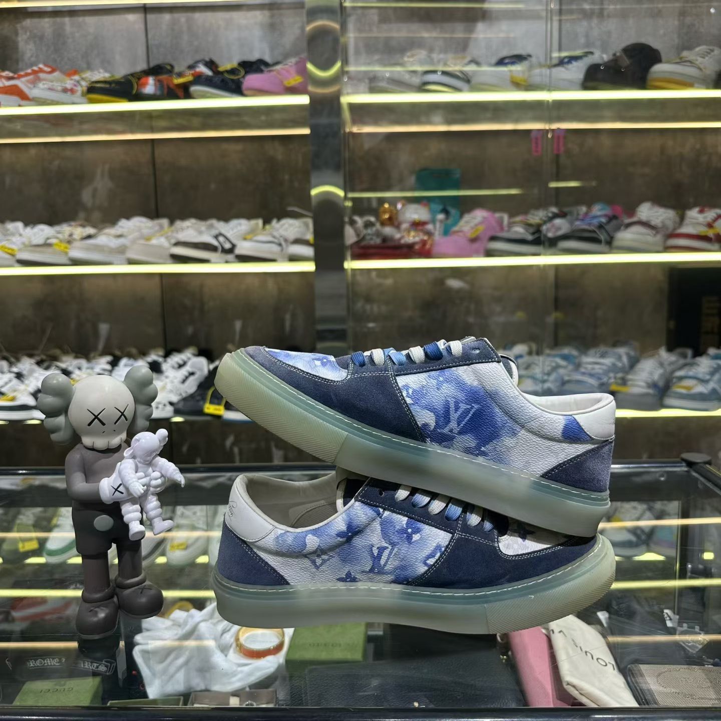 Louis Vuitton Louis Vuitton Multi Lowtop Sneakers 9 Men Size US 9 / EU 42 - 5 Thumbnail