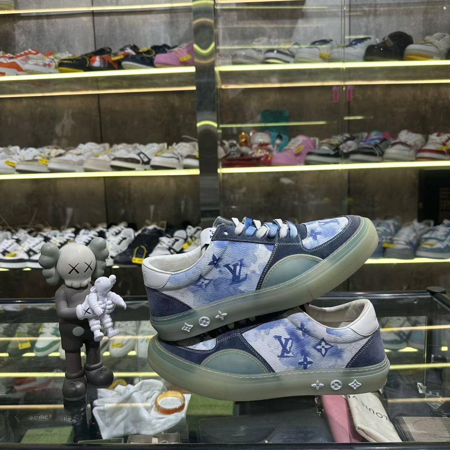 Louis Vuitton Louis Vuitton Multi Lowtop Sneakers 9 Men Size US 9 / EU 42 - 4 Thumbnail