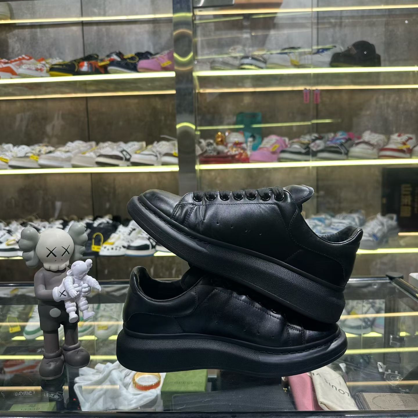 Alexander McQueen Alexander McQueen Black Lowtop Sneakers us_10 Women Size US 10 / IT 40 - 6 Thumbnail