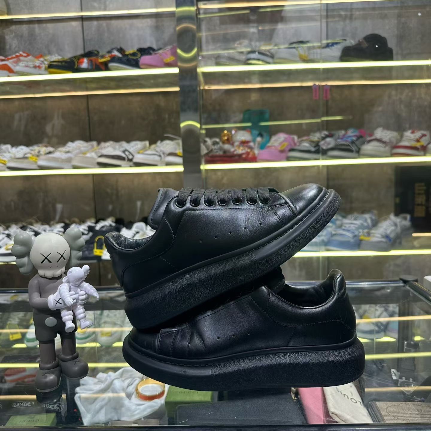 Alexander McQueen Alexander McQueen Black Lowtop Sneakers us_10 Women Size US 10 / IT 40 - 5 Thumbnail