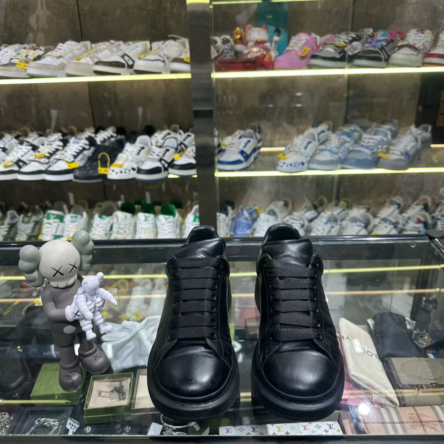 Alexander McQueen Alexander McQueen Black Lowtop Sneakers us_10 Women Size US 10 / IT 40 - 2 Thumbnail