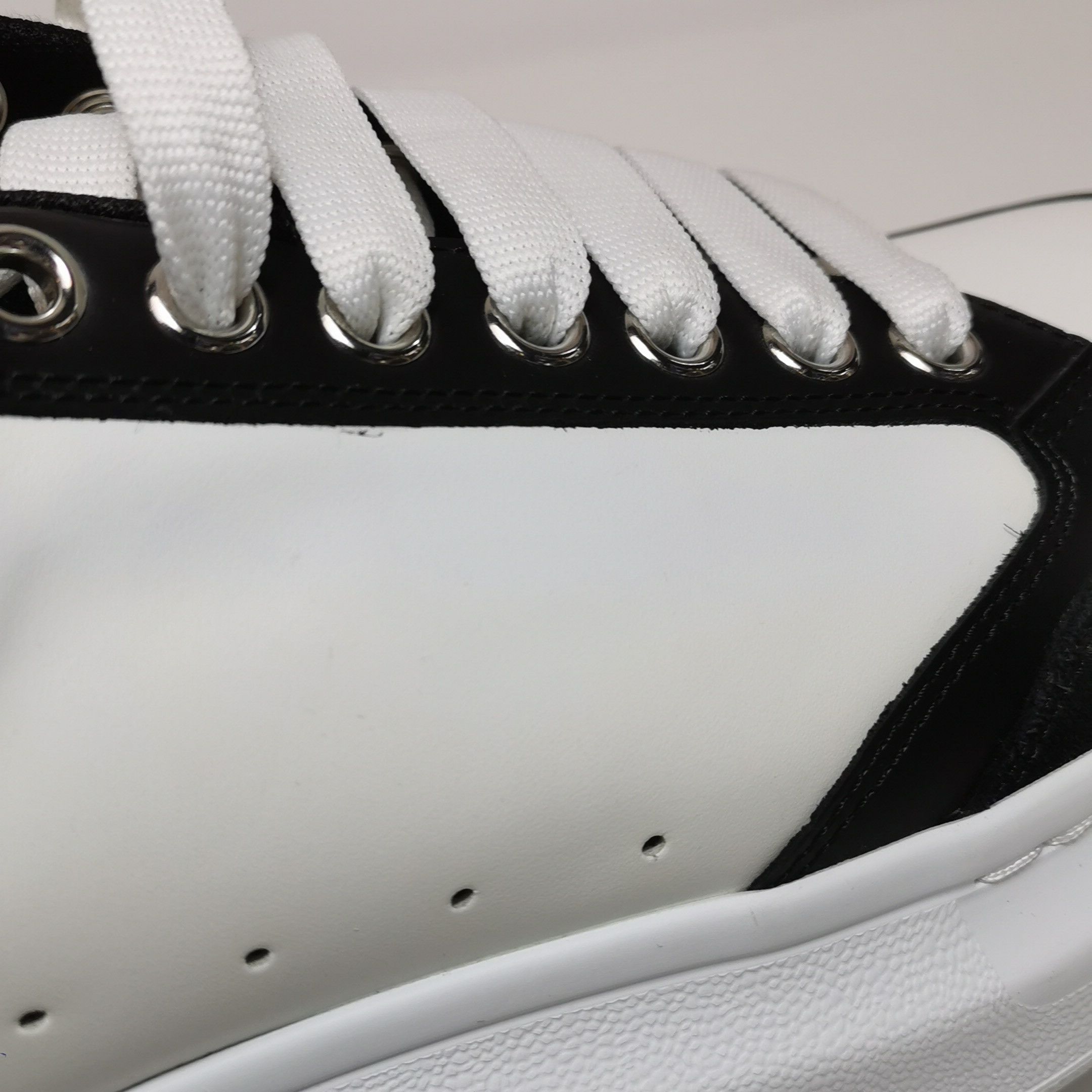 Alexander McQueen Alexander McQueen Contrast Leather Sneakers 44 Size US 11 / EU 44 - 9 Thumbnail