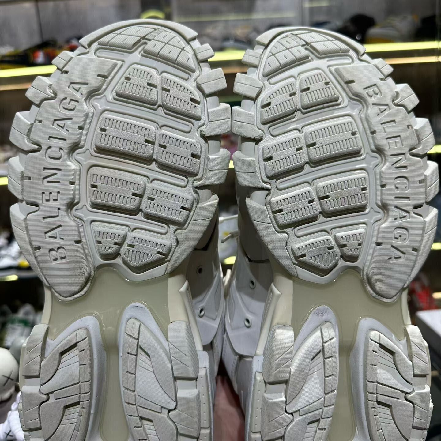 Balenciaga Balenciaga White Lowtop Sneakers 10 Men Size US 10 / EU 43 - 8 Thumbnail
