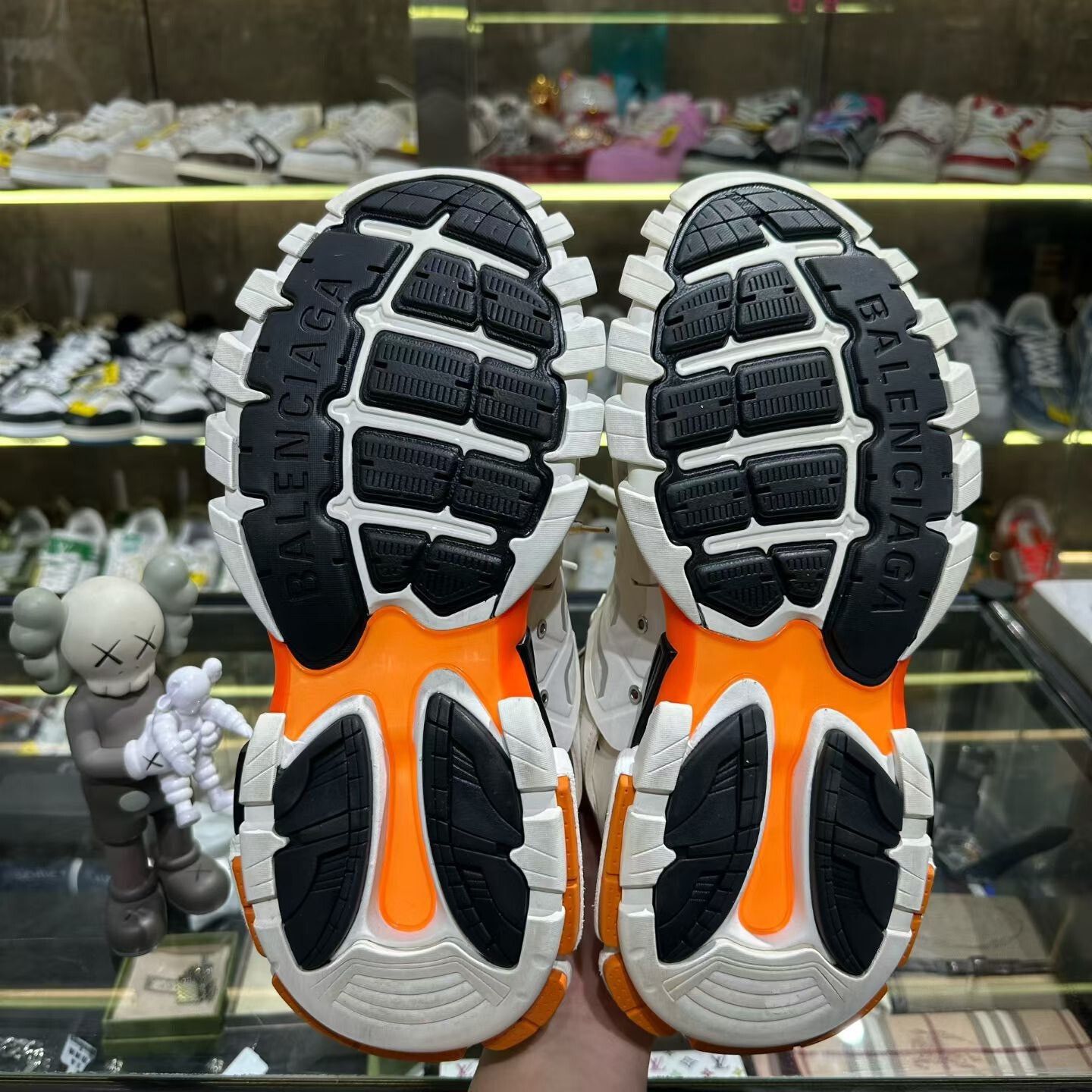 Balenciaga Balenciaga Orange Lowtop Sneakers 10 Men Size US 10 / EU 43 - 6 Thumbnail