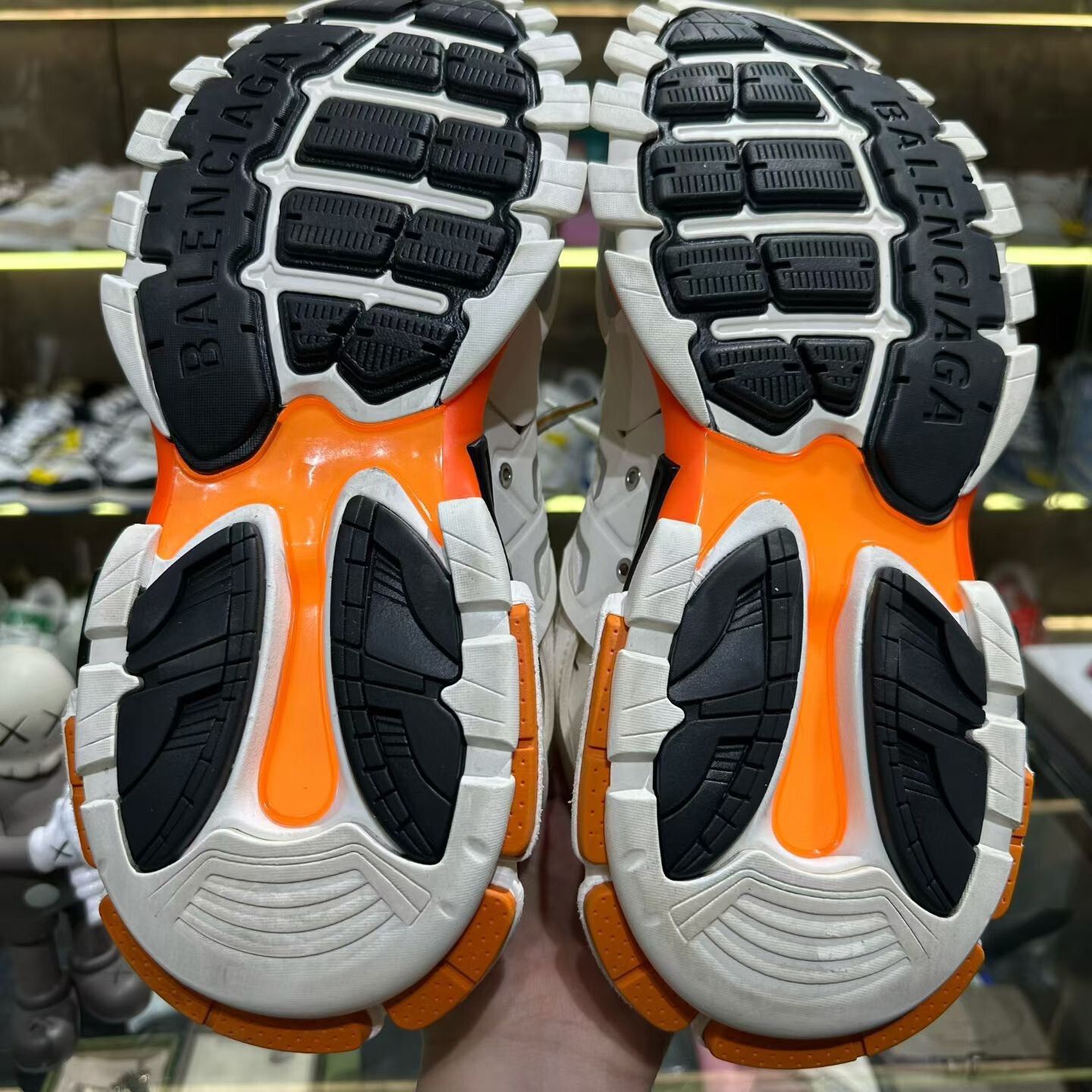 Balenciaga Balenciaga Orange Lowtop Sneakers 10 Men Size US 10 / EU 43 - 7 Thumbnail