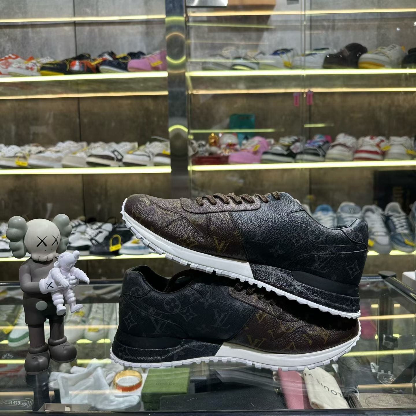 Louis Vuitton Louis Vuitton Multi Lowtop Sneakers 9.5 Men Size US 9.5 / EU 42-43 - 7 Thumbnail